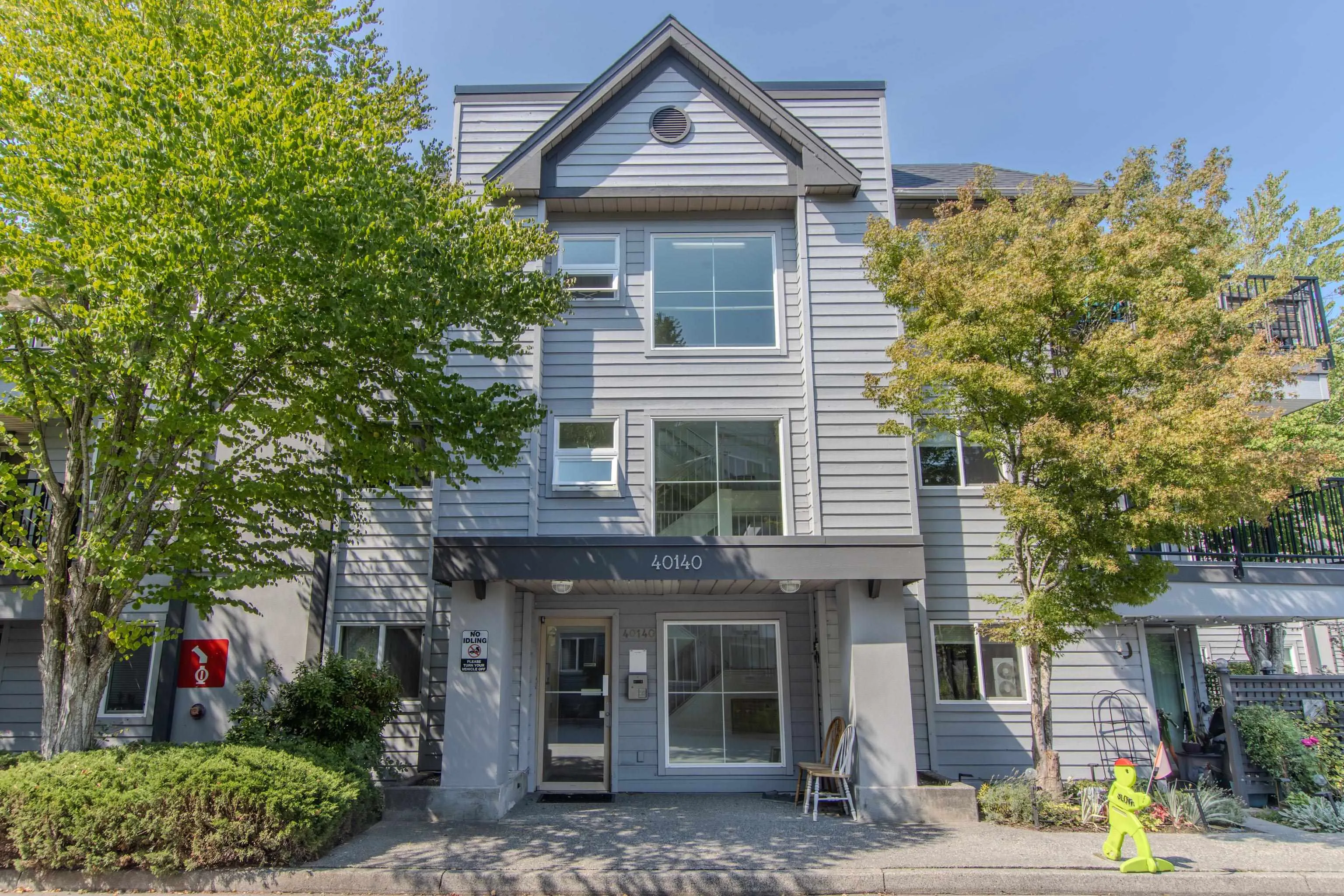 C211 40140 Willow Crescent