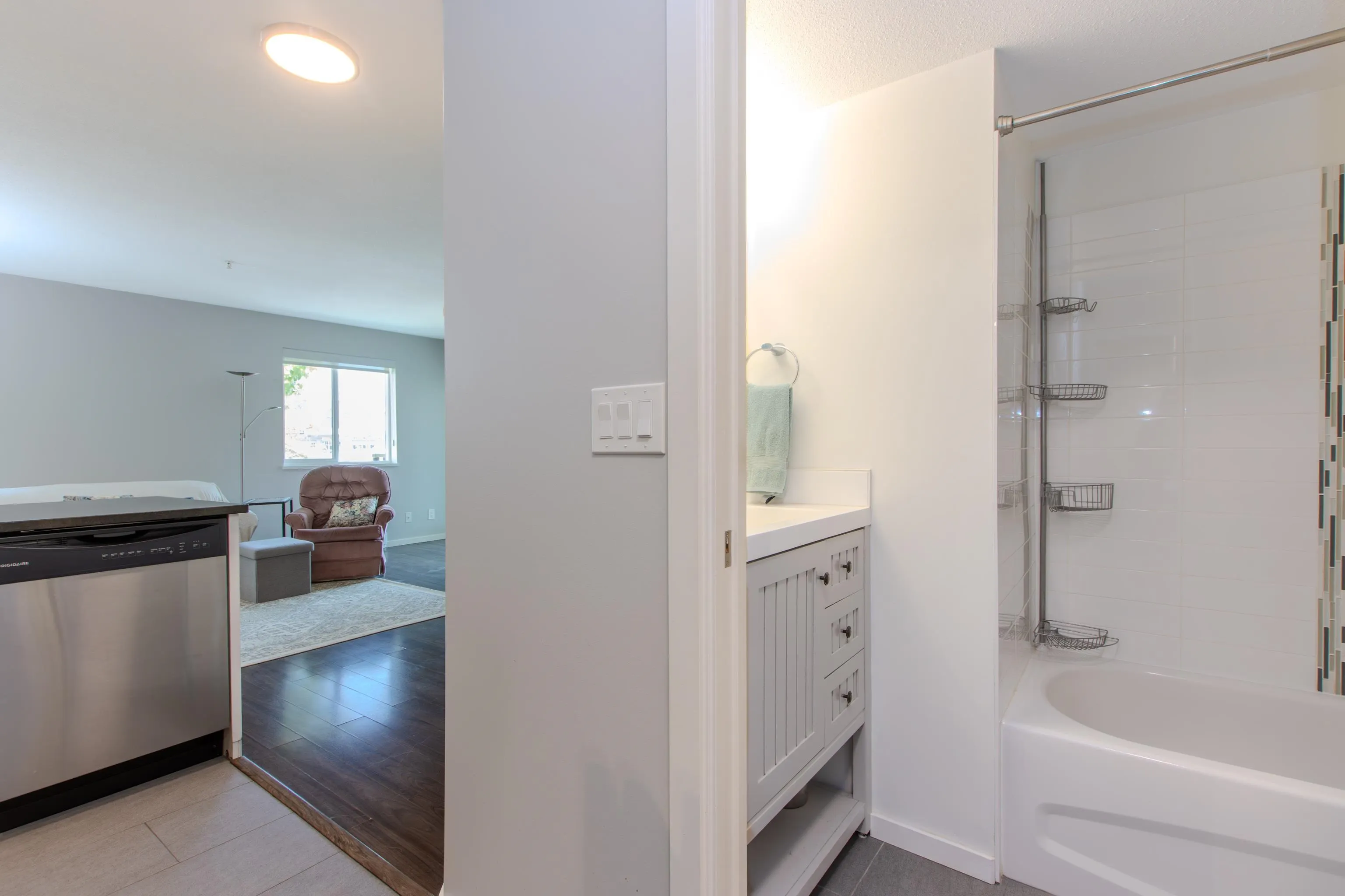 C211 40140 Willow Crescent