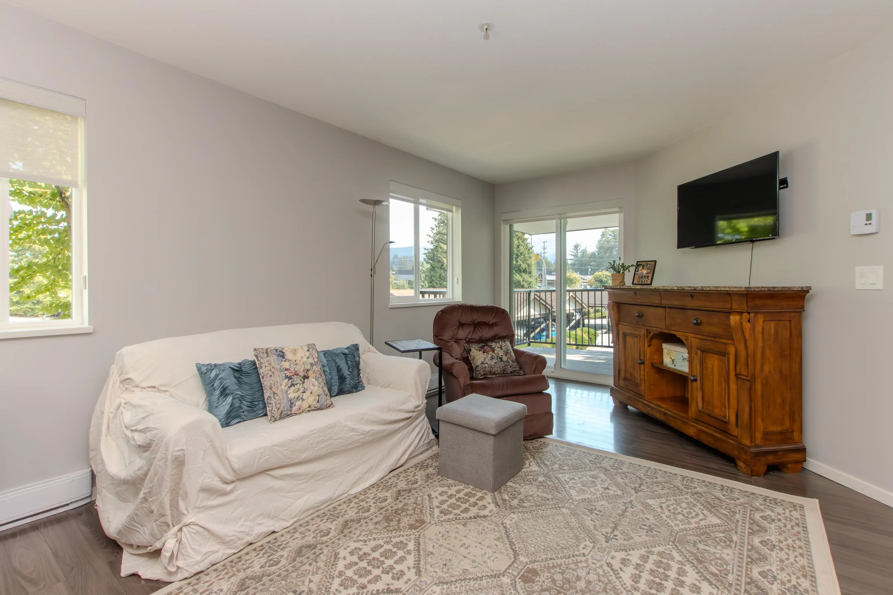 C211 40140 Willow Crescent
