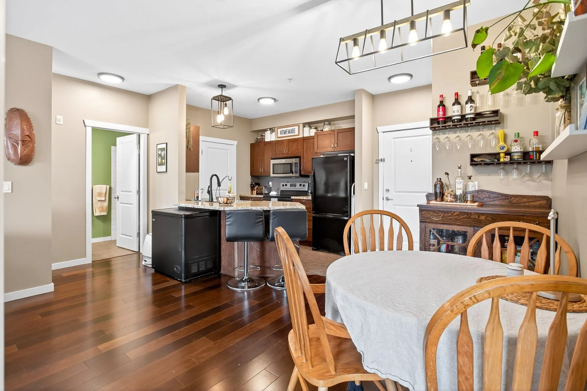 207 2336 Whyte Avenue