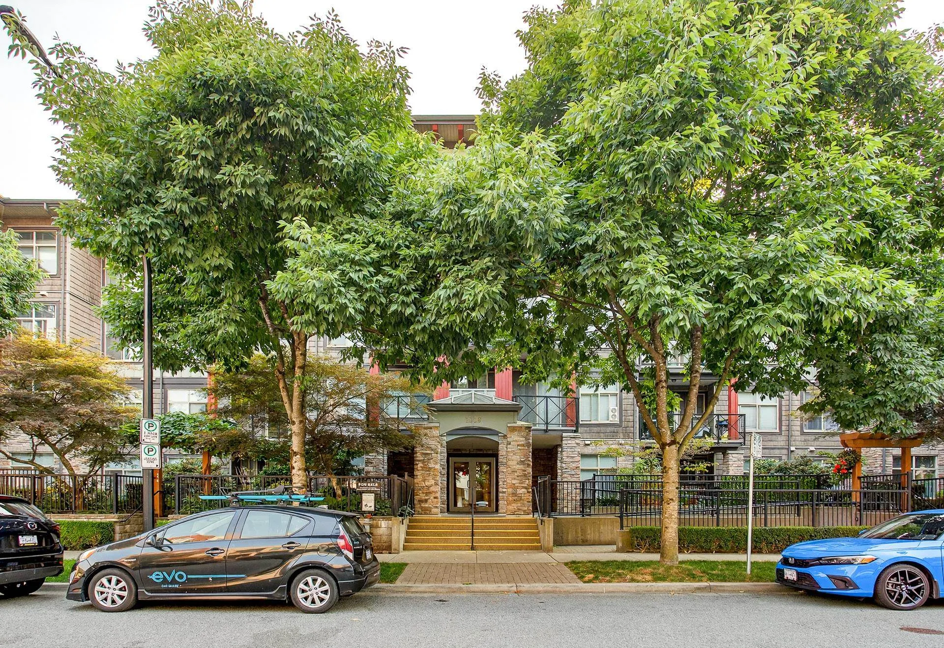 207 2336 Whyte Avenue