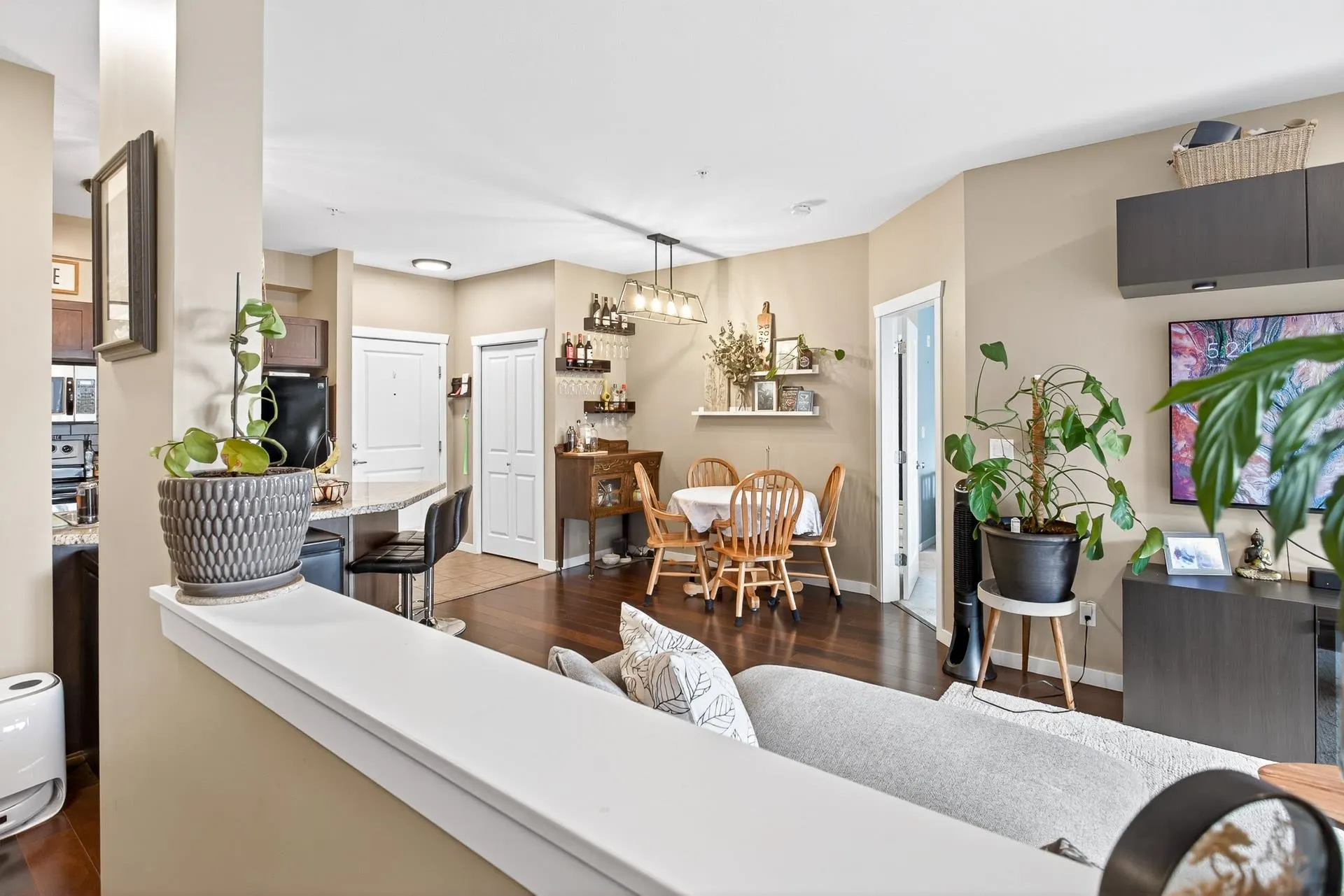 207 2336 Whyte Avenue