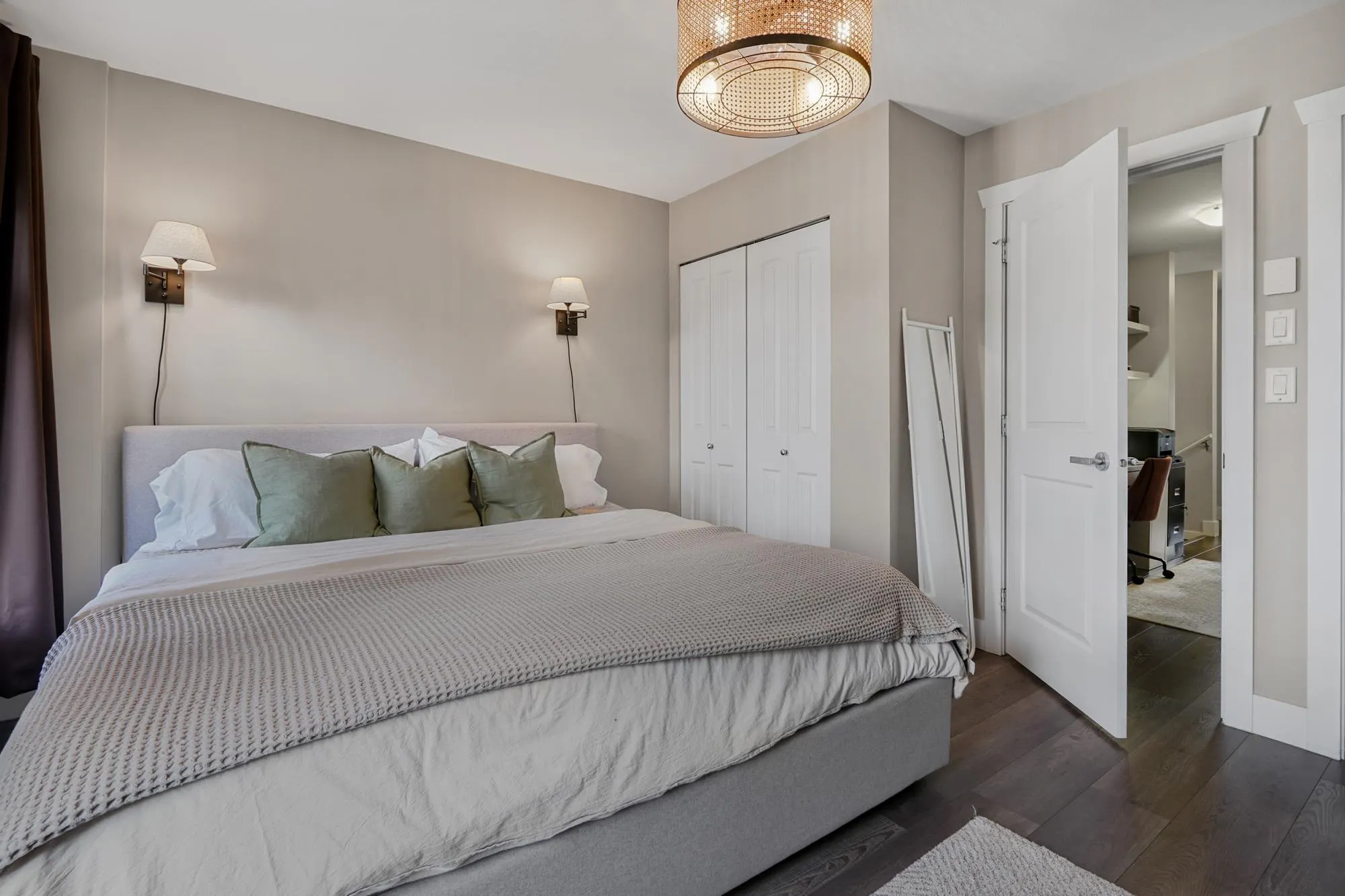 16 2950 Lefeuvre Road