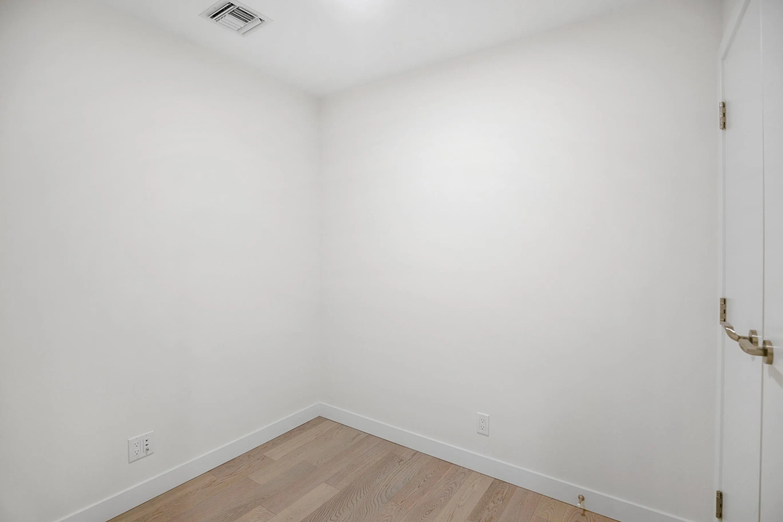 10xx 6811 Pearson Way