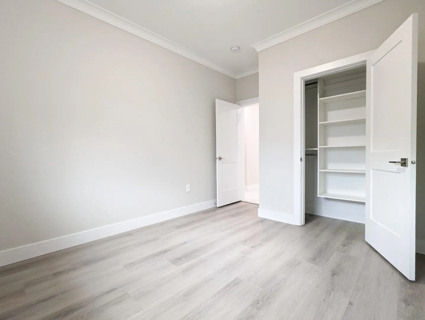 86xx Odlin Crescent