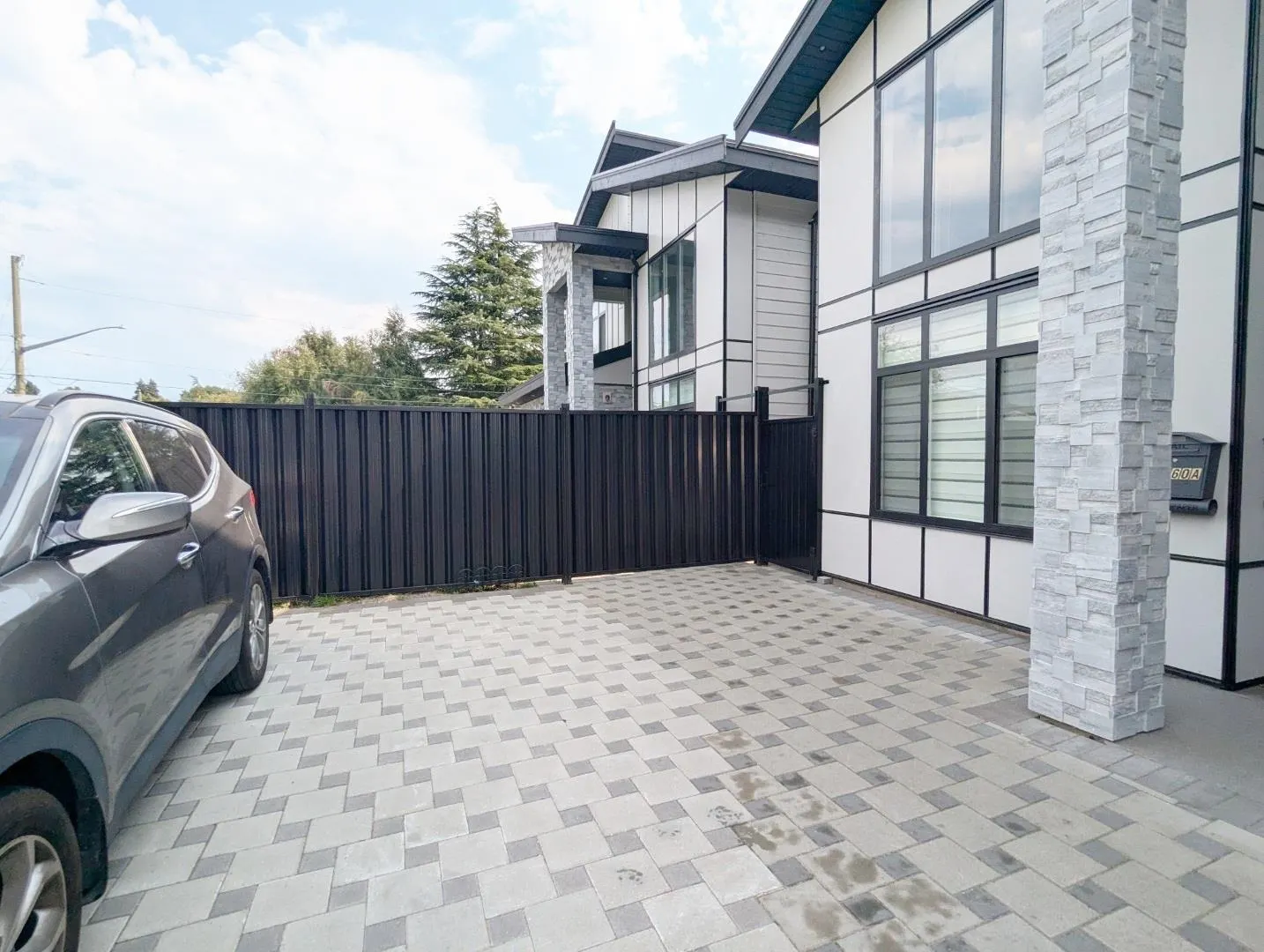 86xx Odlin Crescent
