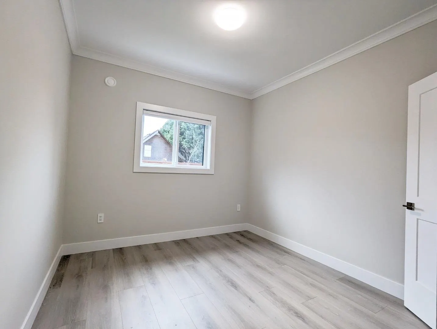 86xx Odlin Crescent