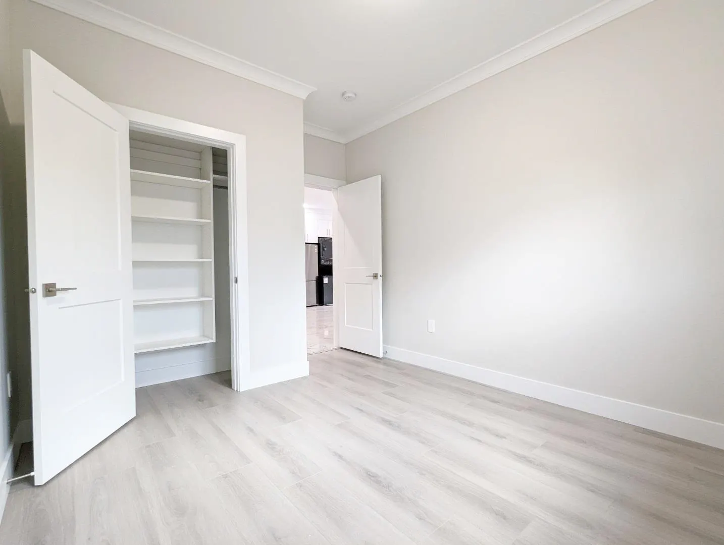 86xx Odlin Crescent