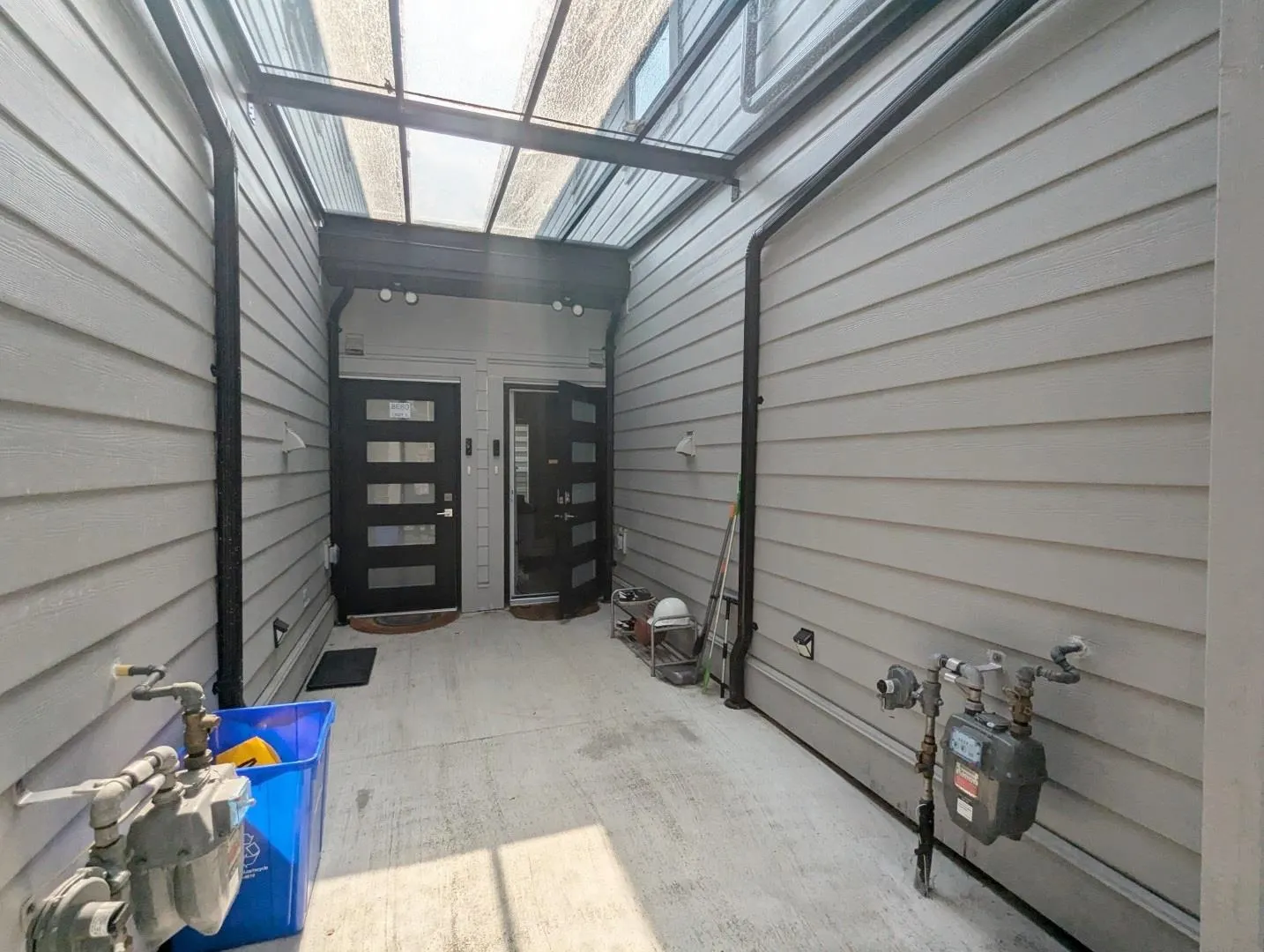 86xx Odlin Crescent