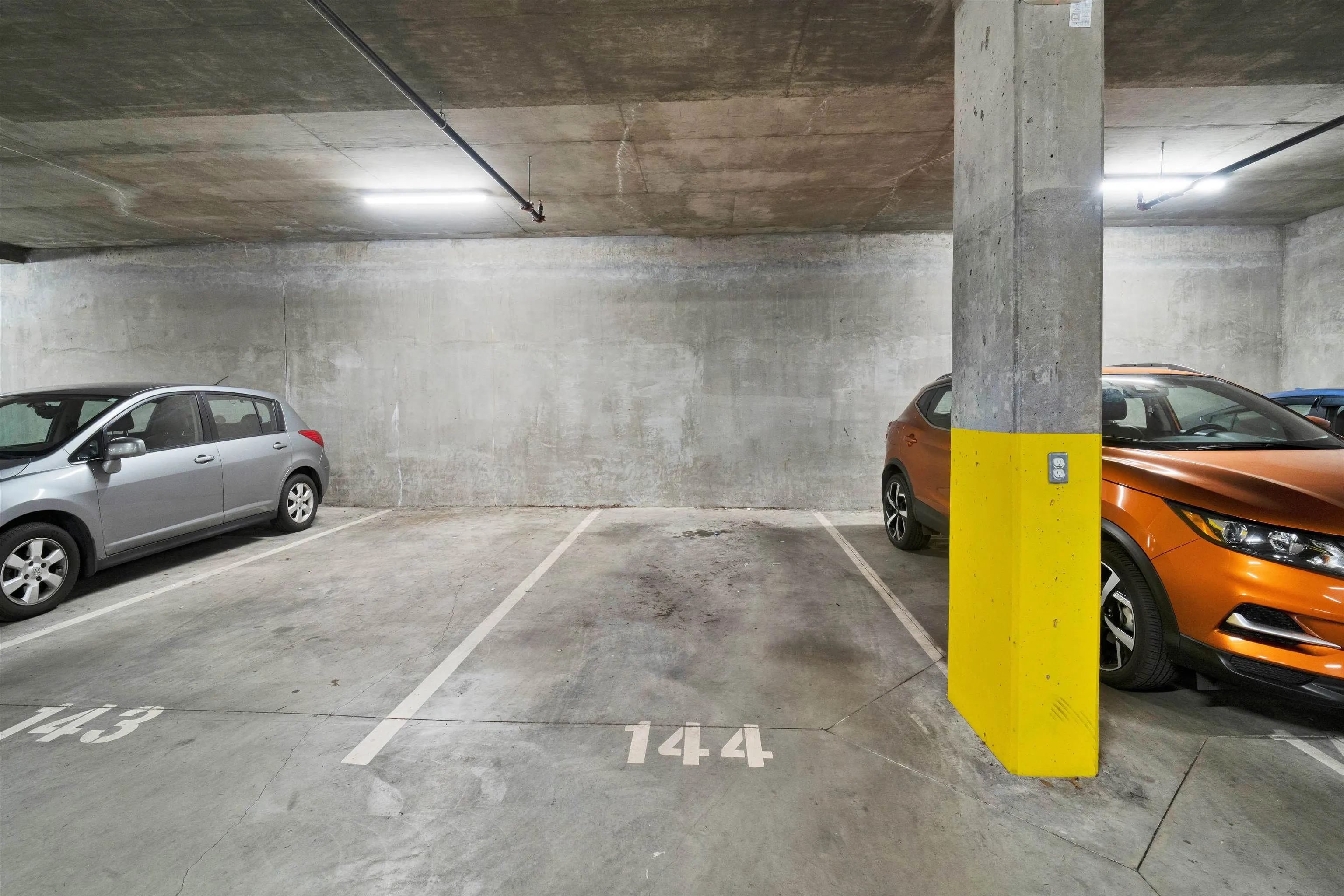 B210 14438      72 Avenue