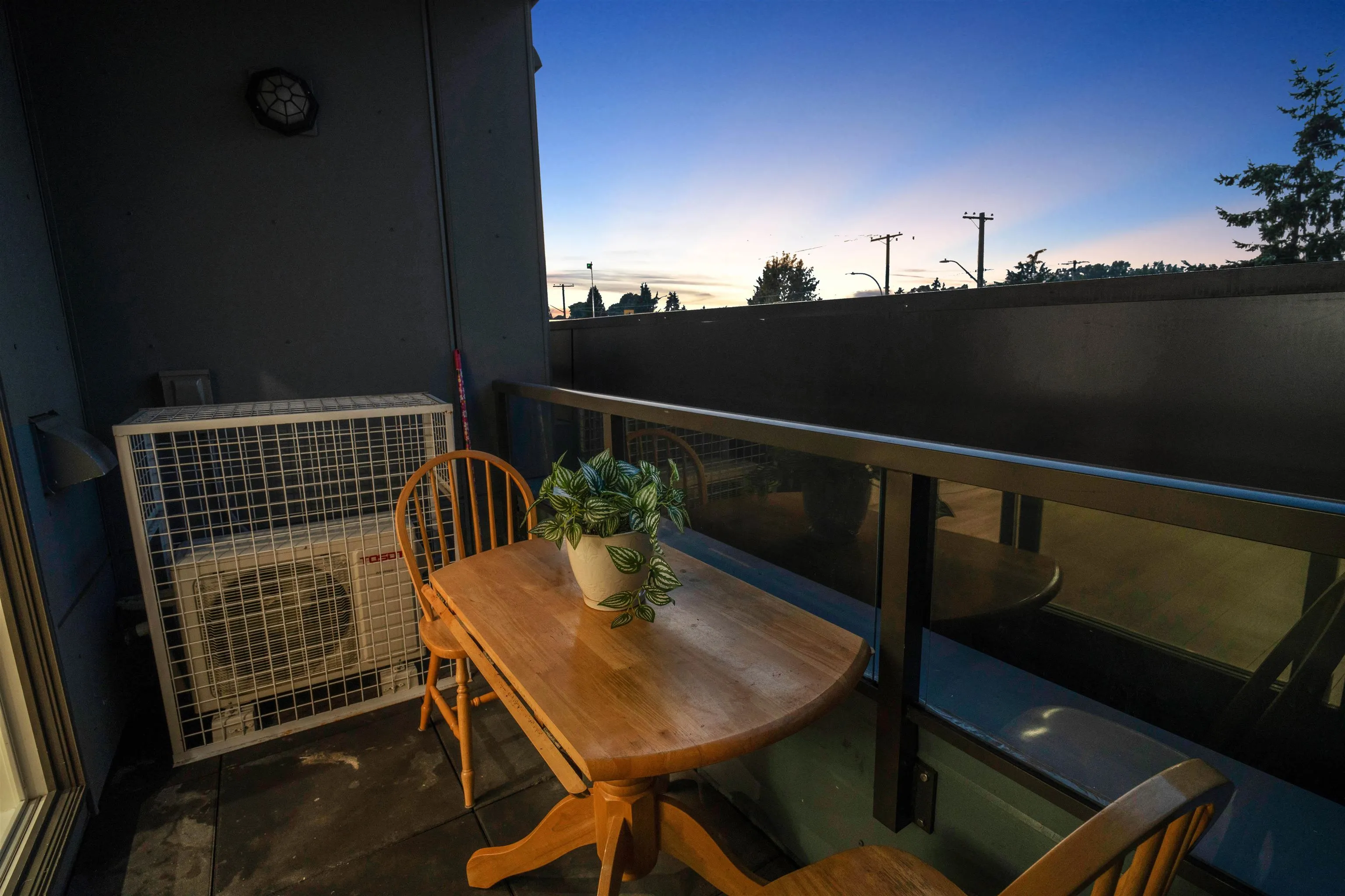 B210 14438      72 Avenue