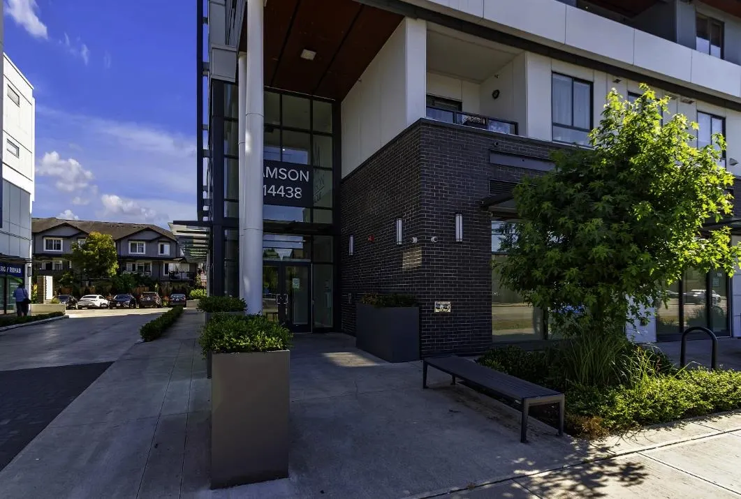 B210 14438      72 Avenue