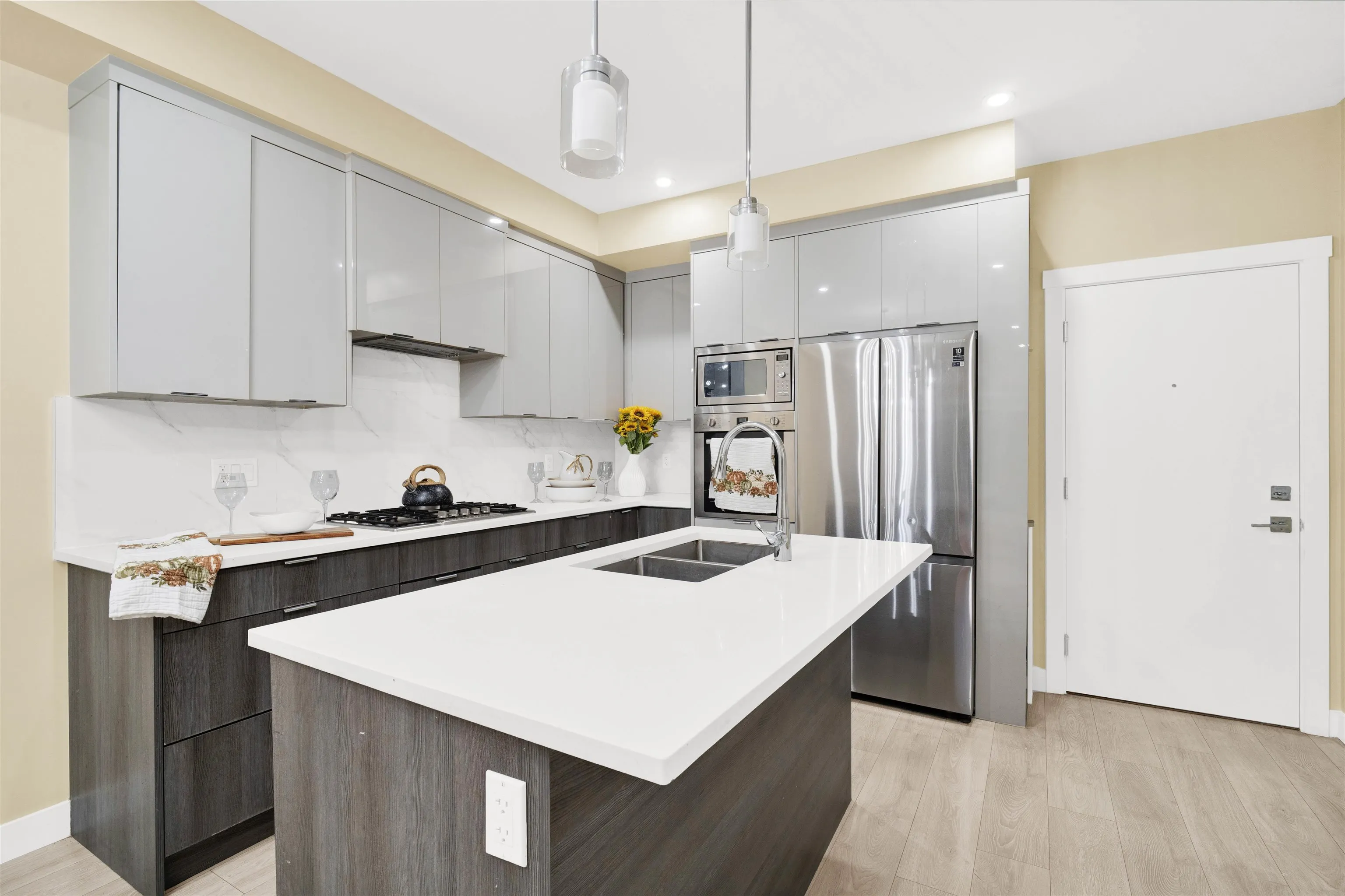 B210 14438      72 Avenue