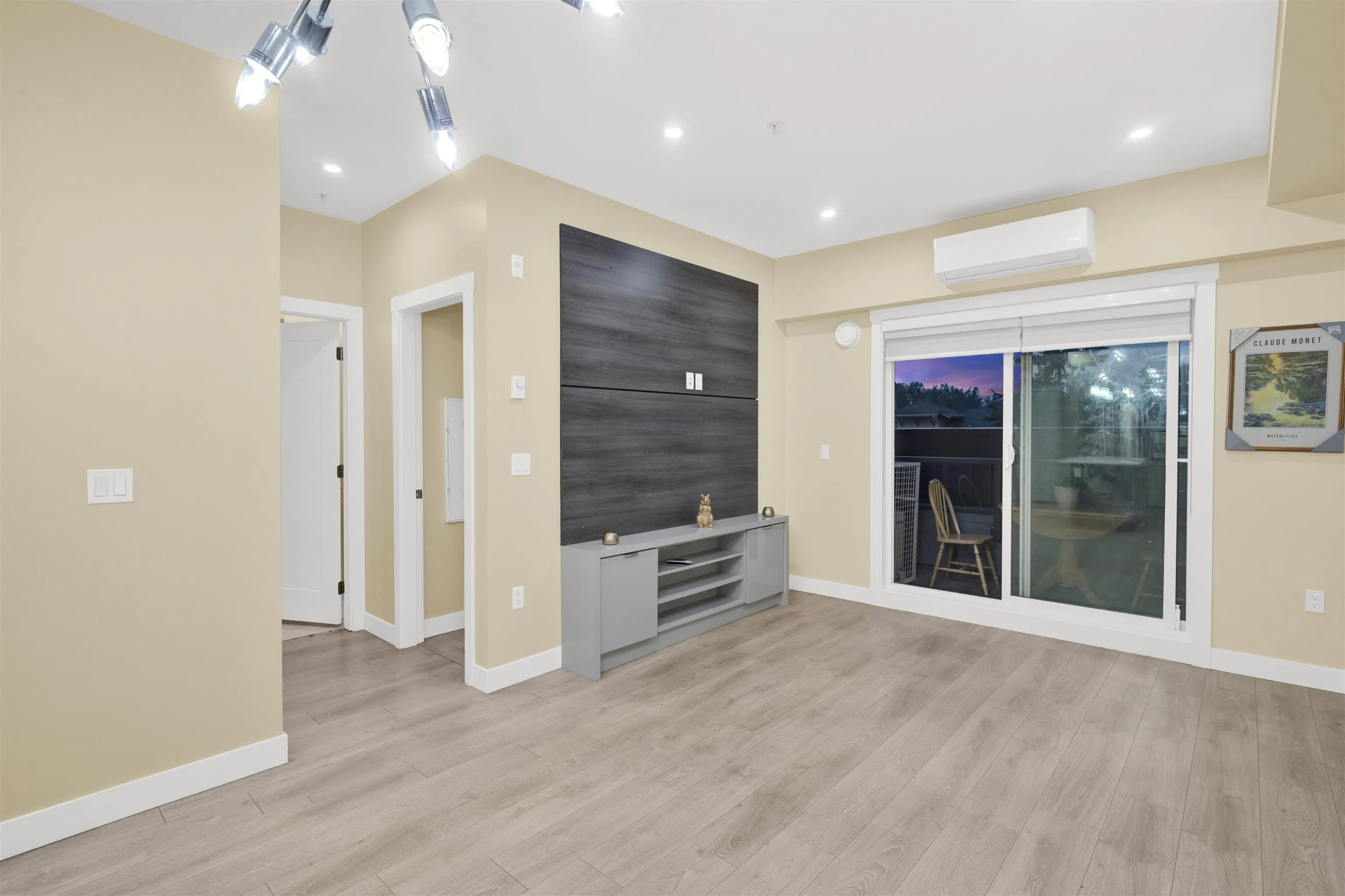 B210 14438      72 Avenue