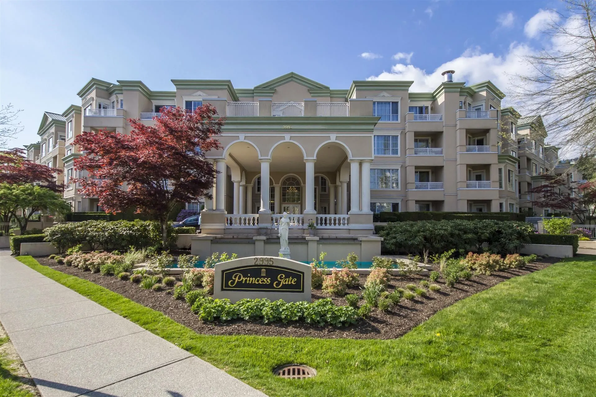 209 2995 Princess Crescent