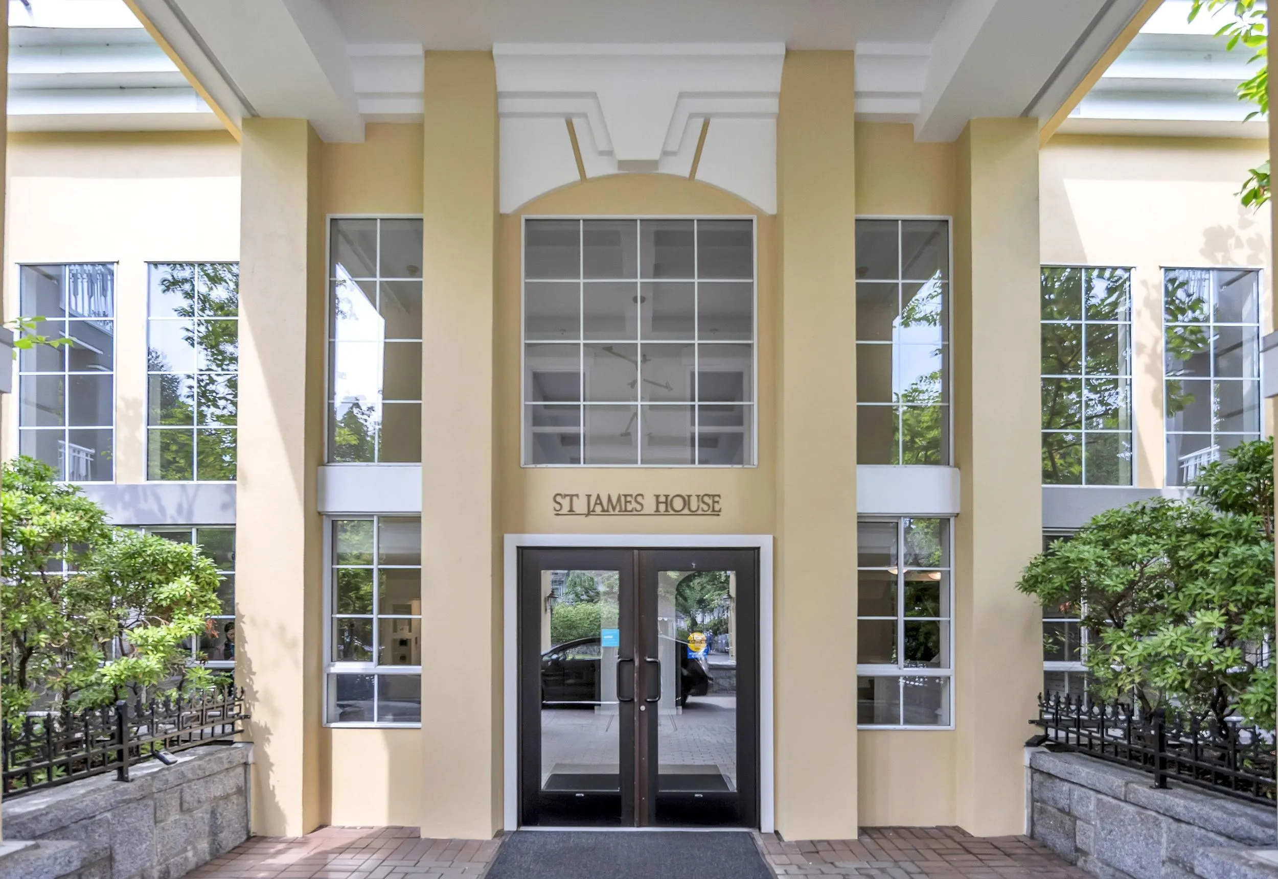 422 5835 Hampton Place