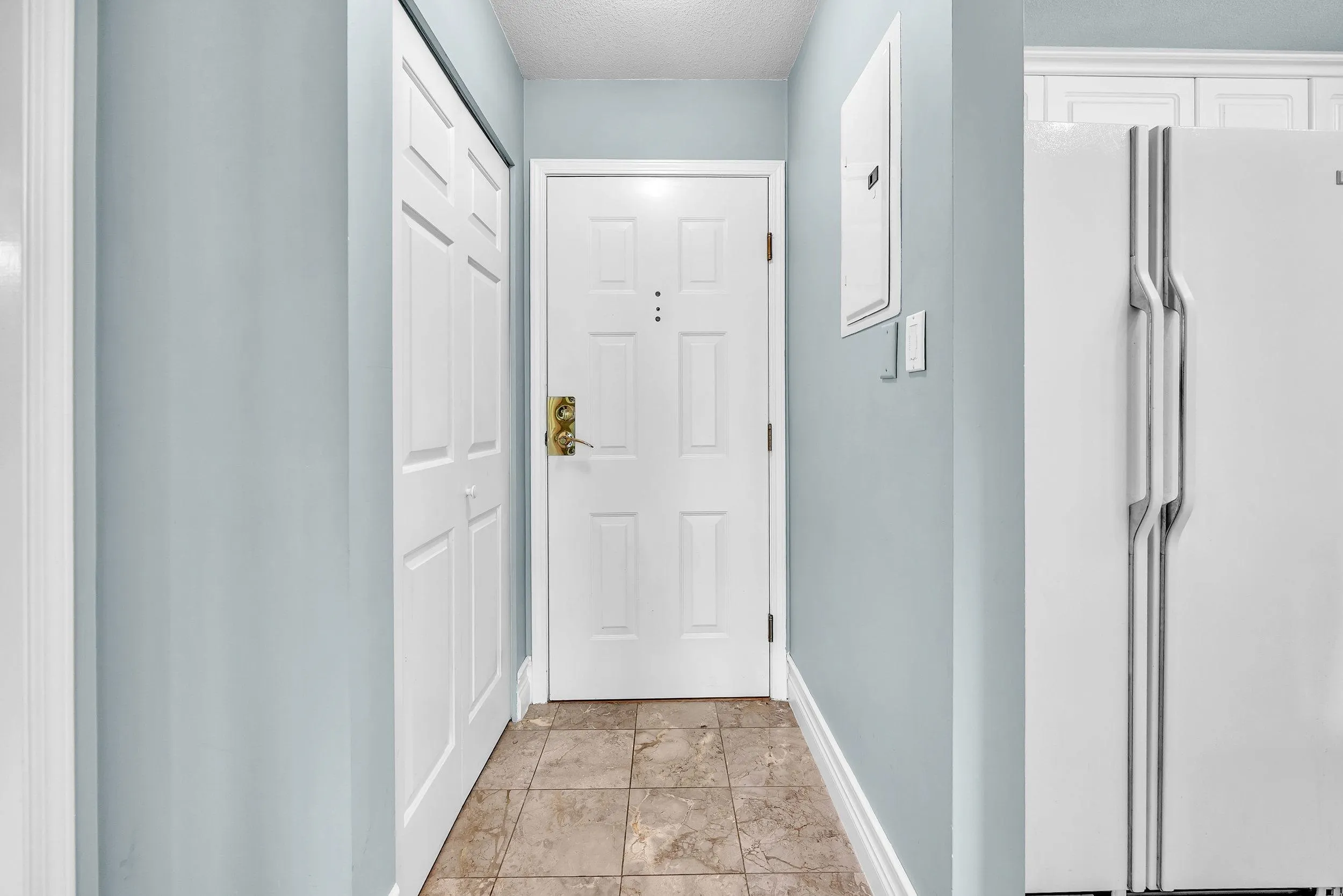 422 5835 Hampton Place