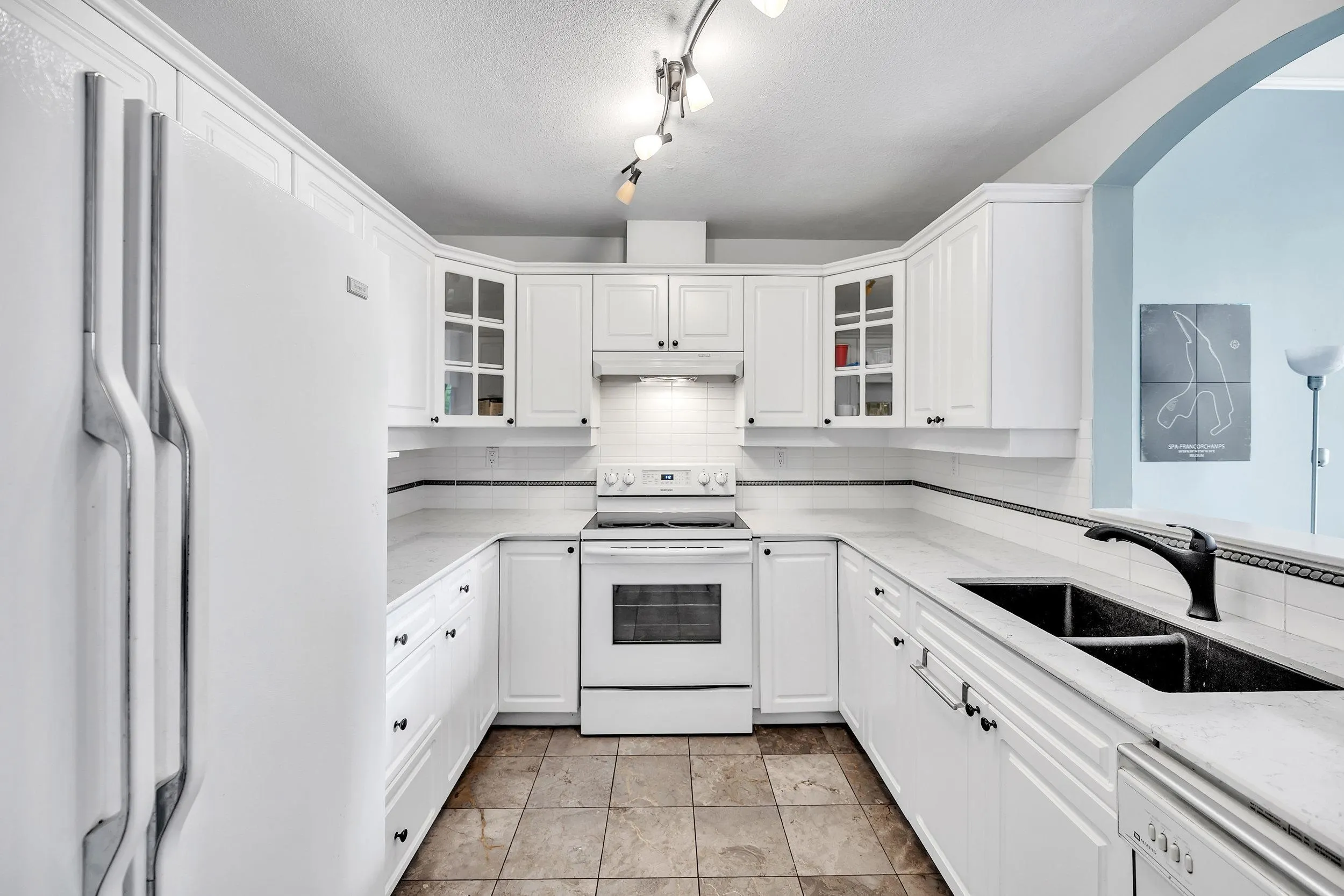 422 5835 Hampton Place