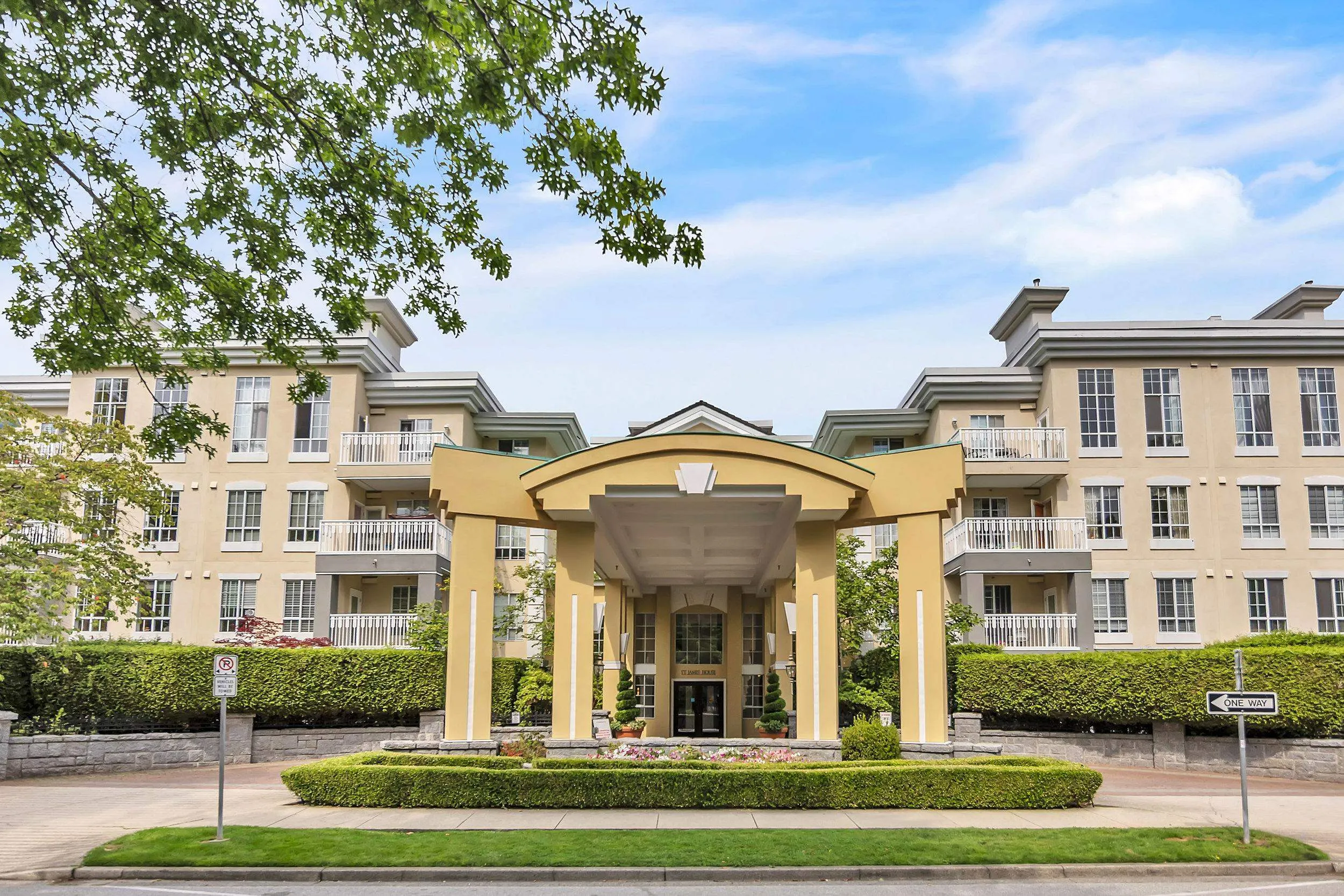 422 5835 Hampton Place