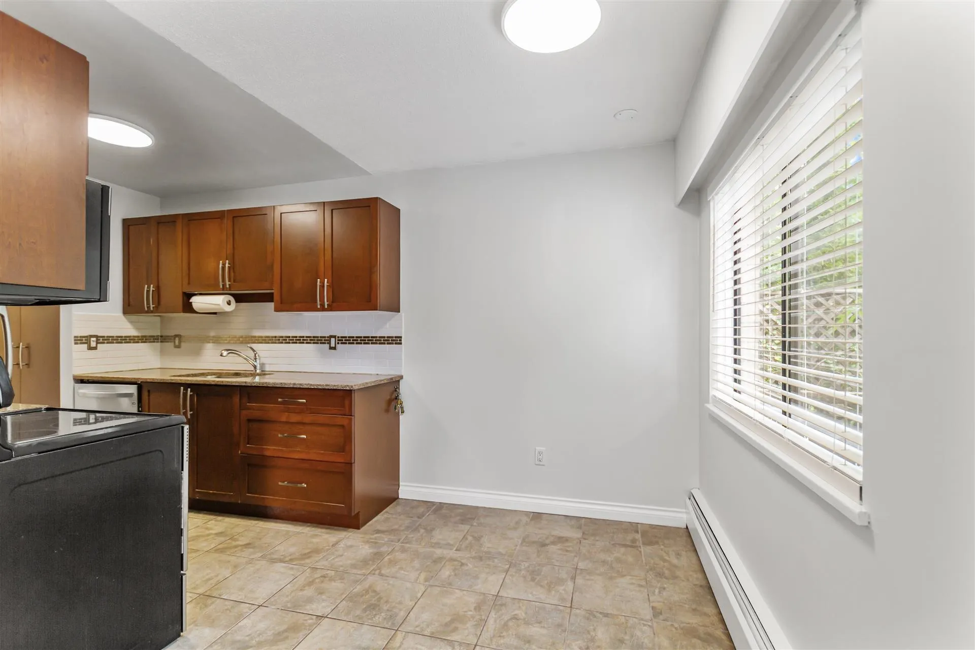 112 590 Whiting Way