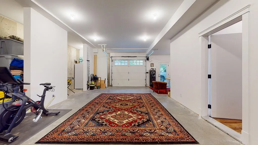 2585 Lower Road