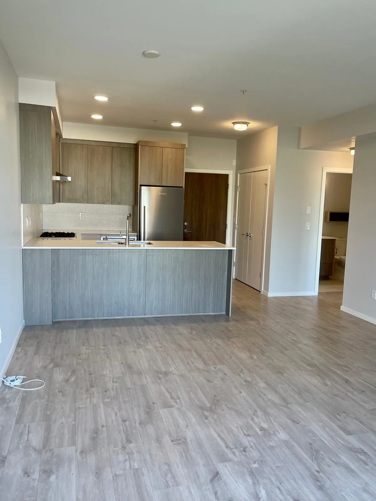 318 6283 Kingsway