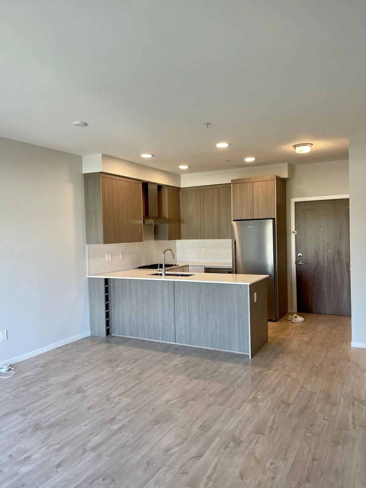 318 6283 Kingsway