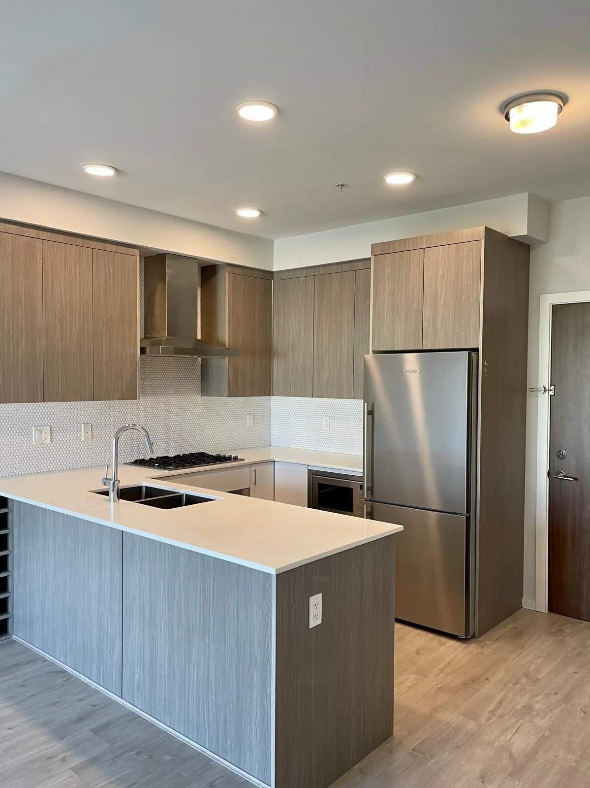 318 6283 Kingsway