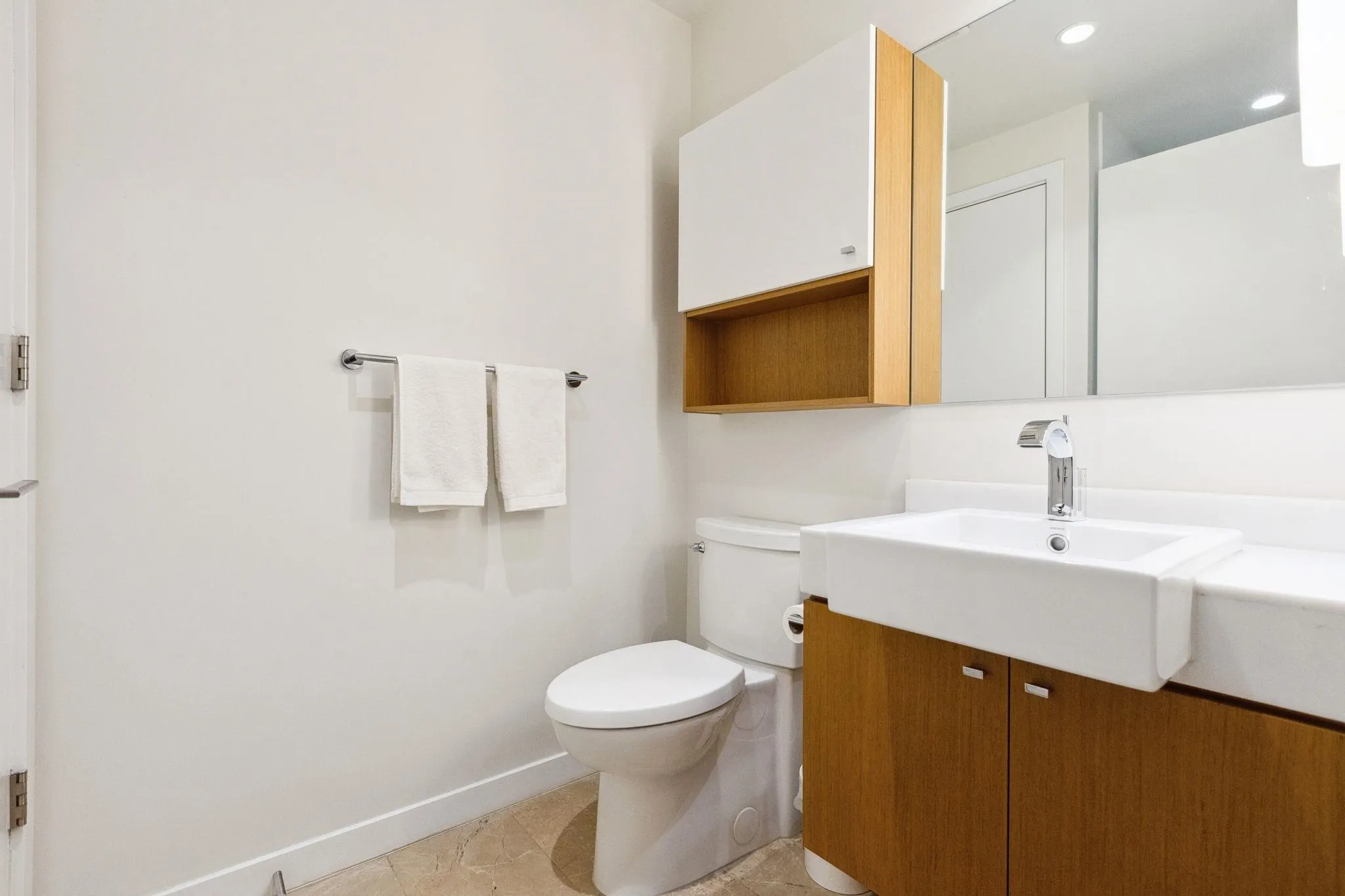 204 788 Arthur Erickson Place