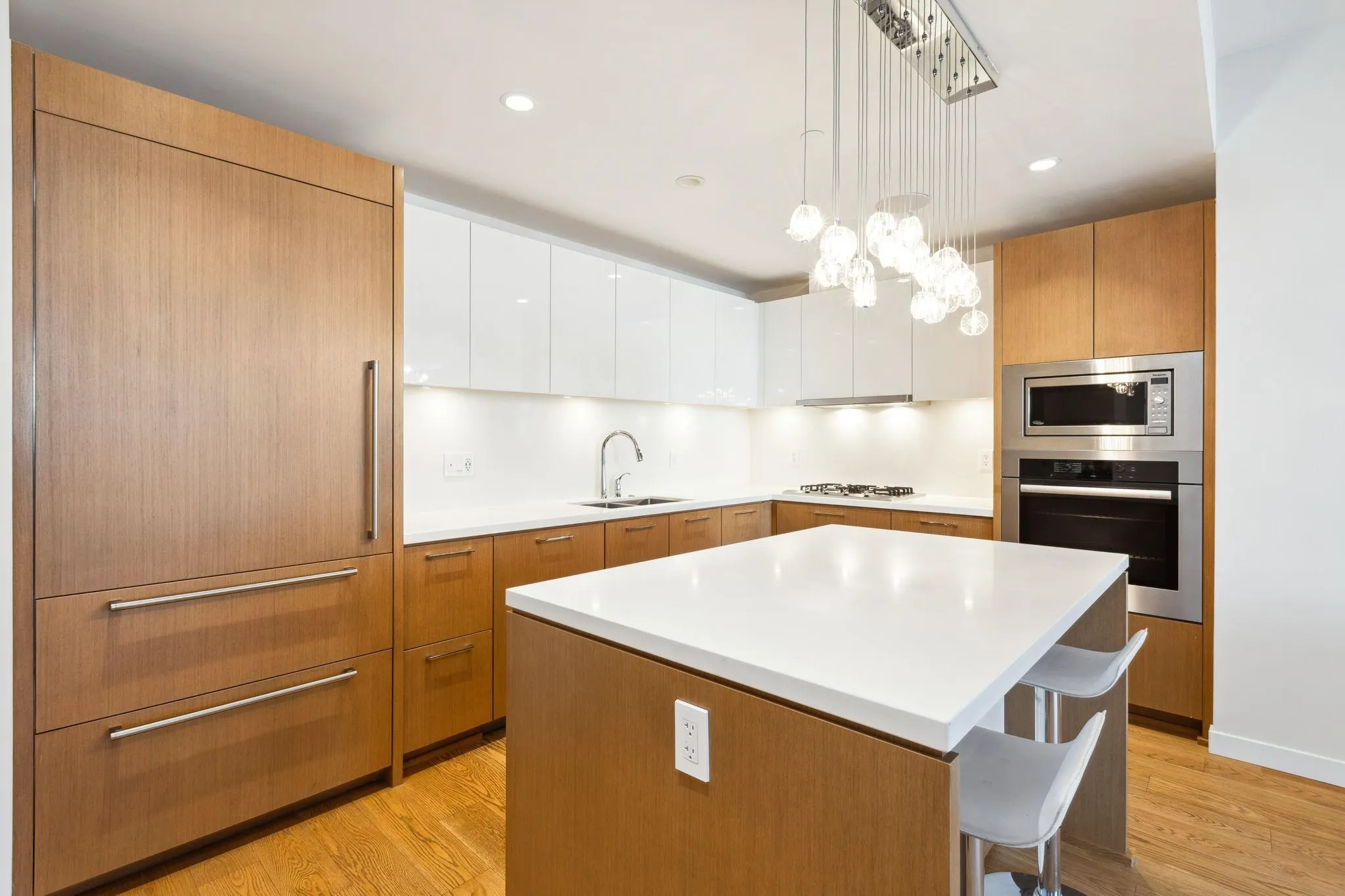 204 788 Arthur Erickson Place