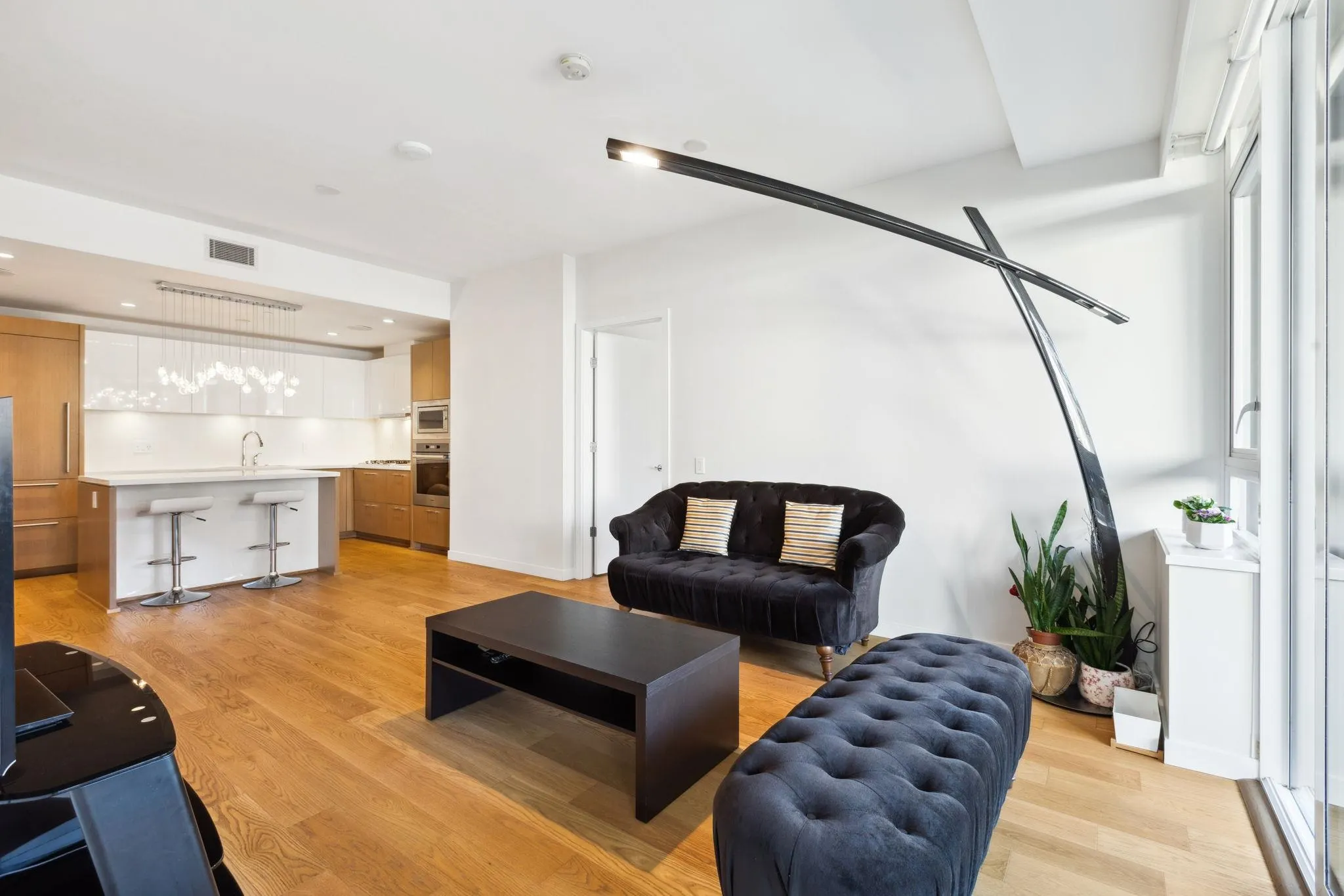 204 788 Arthur Erickson Place
