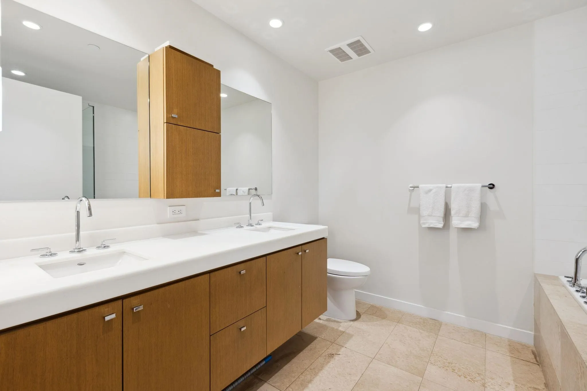 204 788 Arthur Erickson Place
