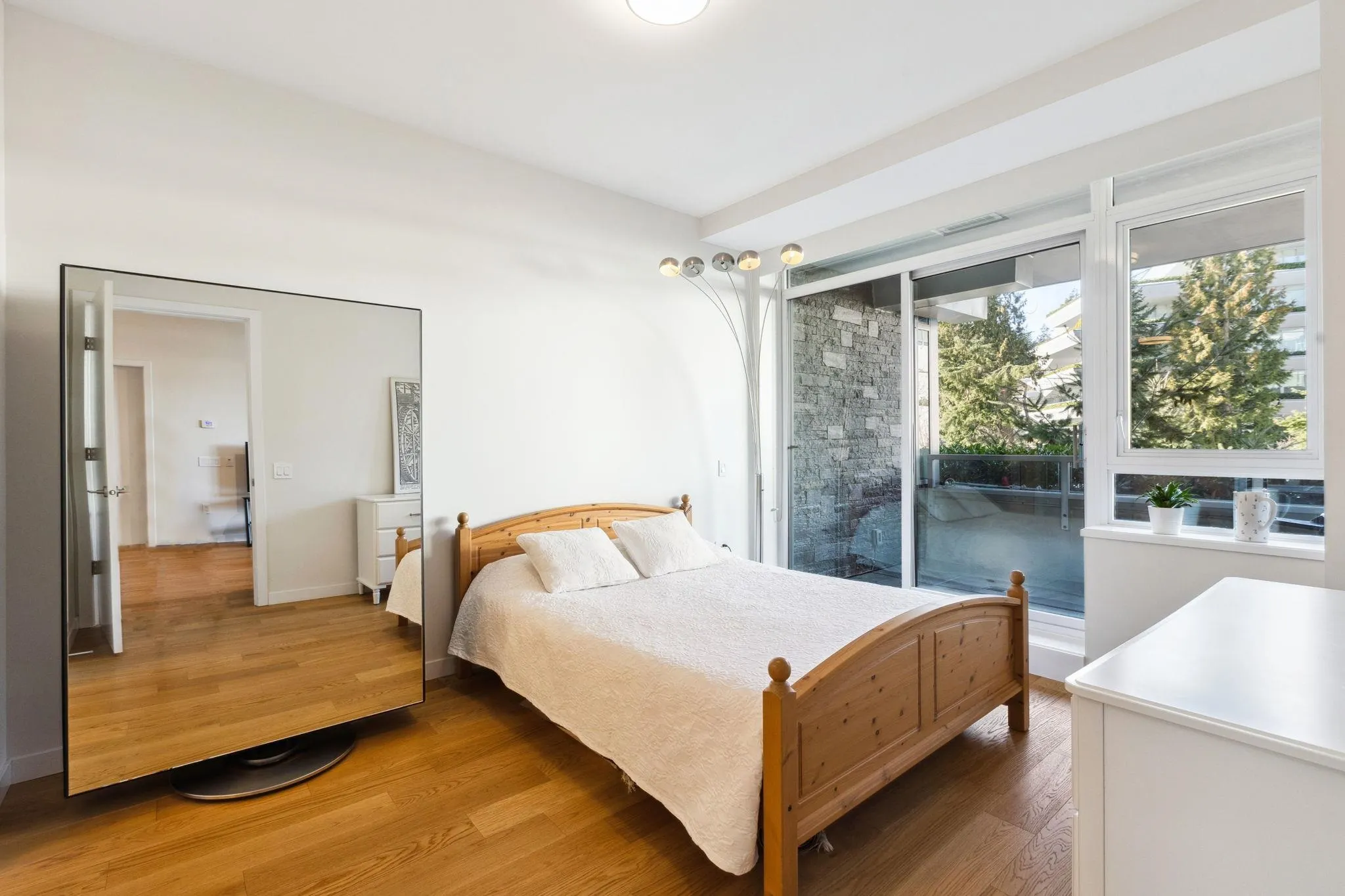 204 788 Arthur Erickson Place