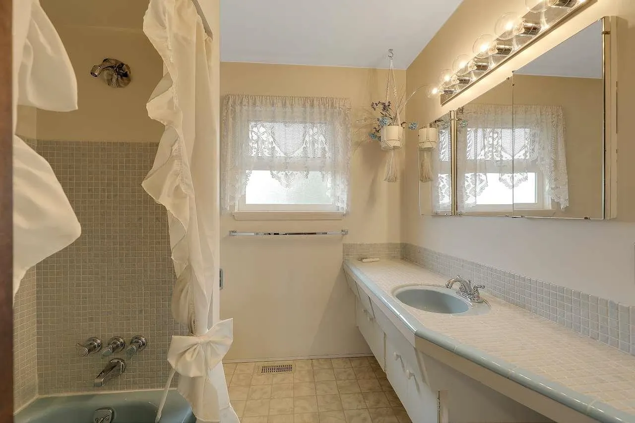 15115 Eagle Place
