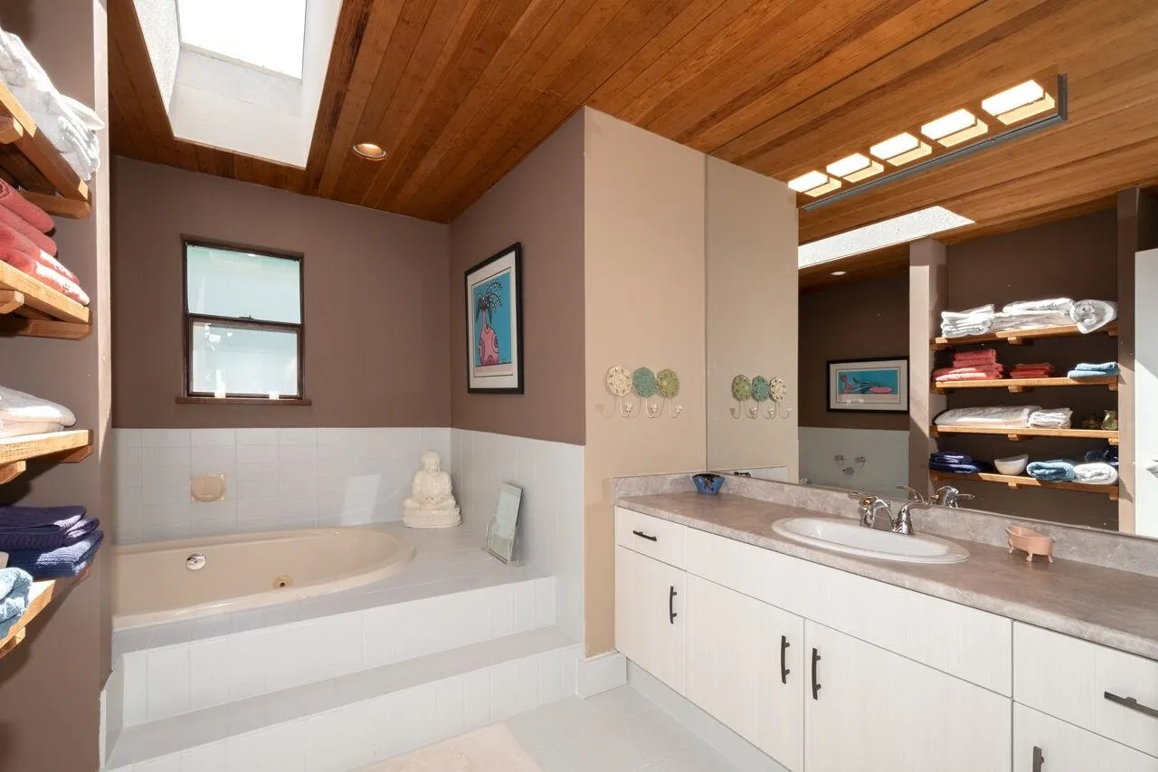2564 Panorama Drive