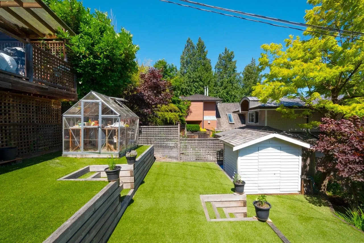 2564 Panorama Drive