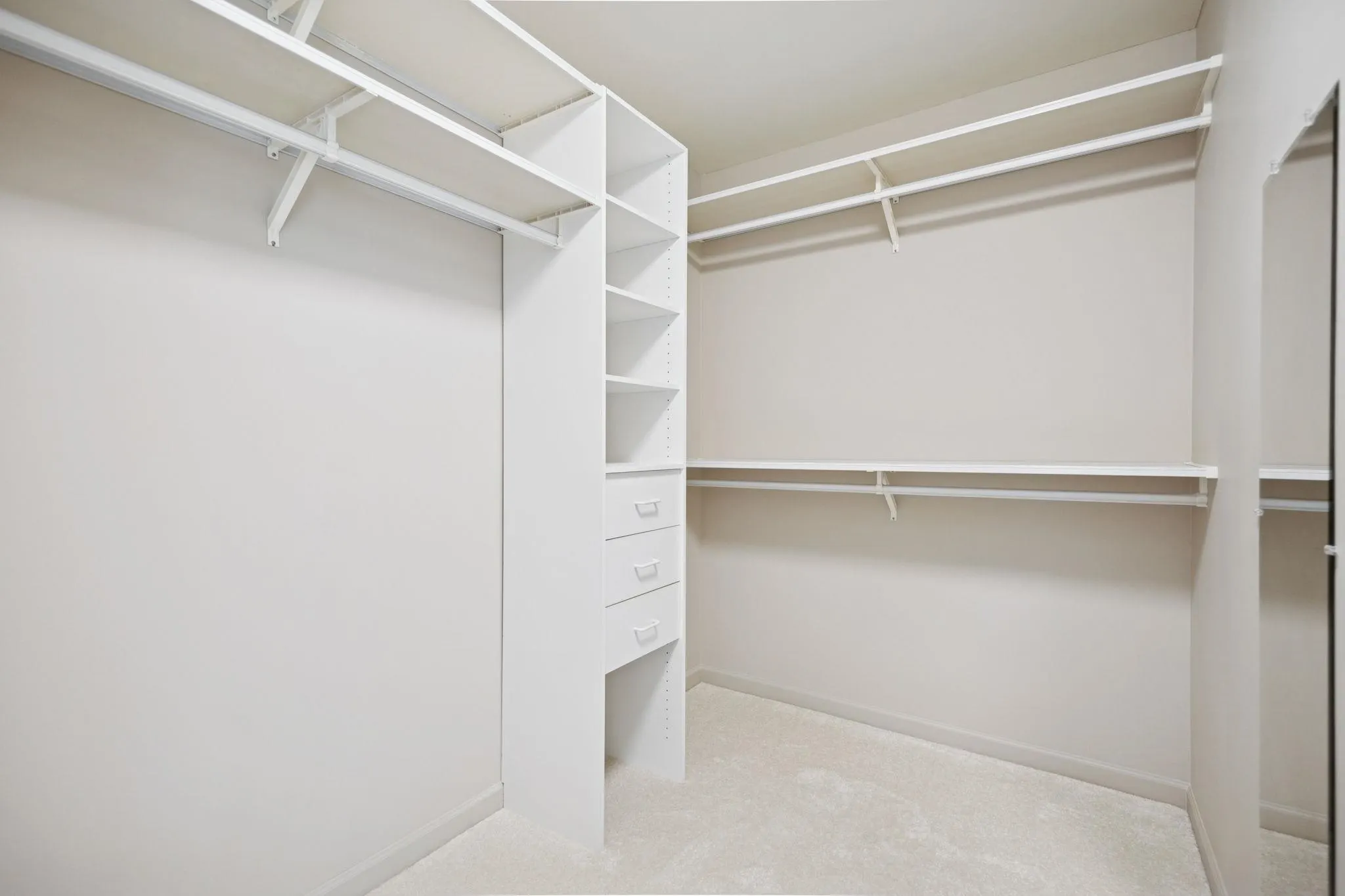 43 5880 Hampton Place