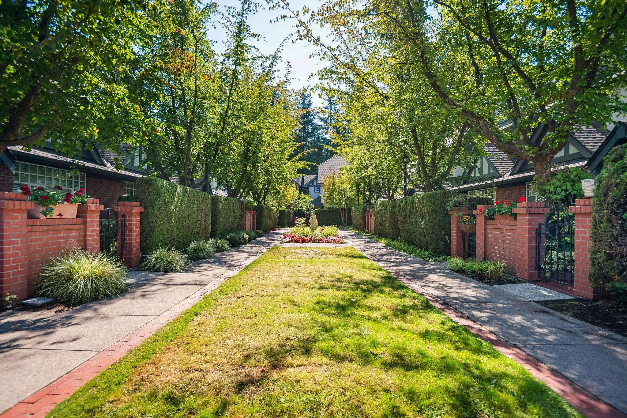 43 5880 Hampton Place