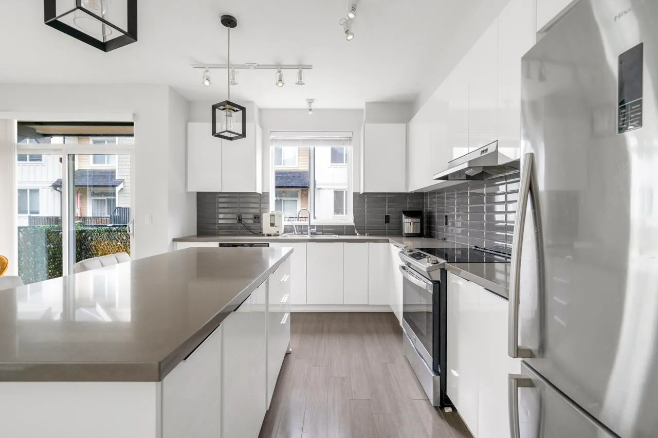 29 8050 204 Street