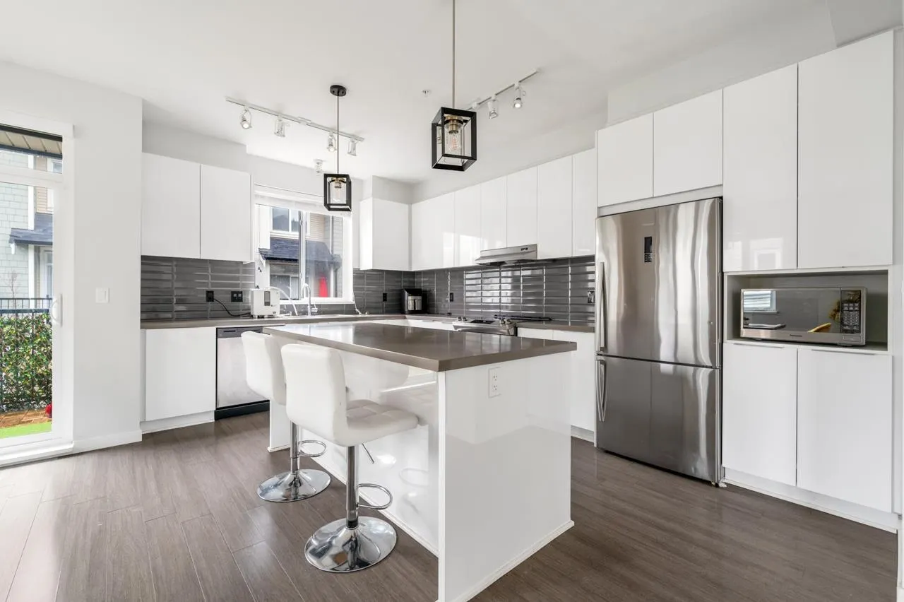 29 8050 204 Street