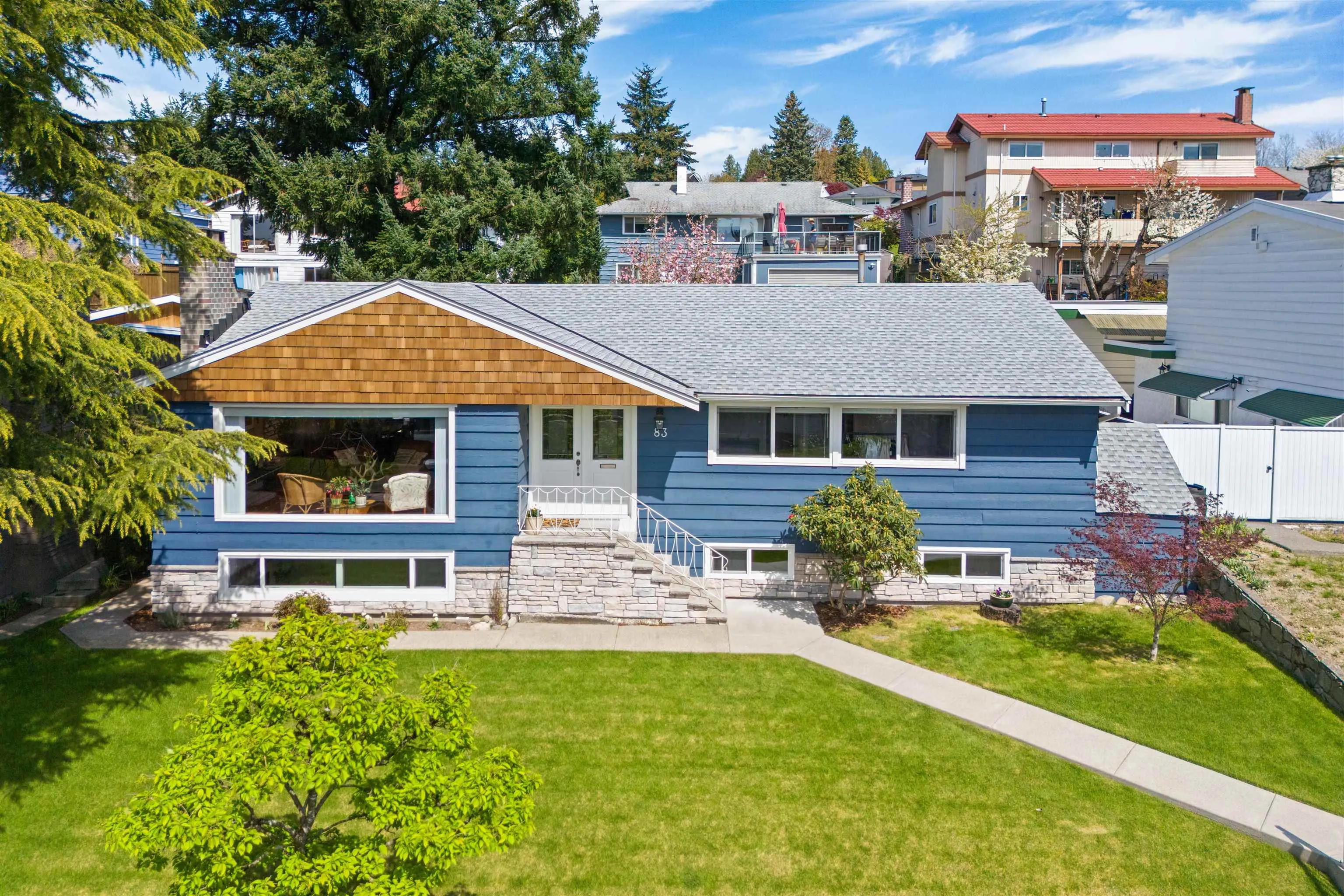 83 Mott Crescent