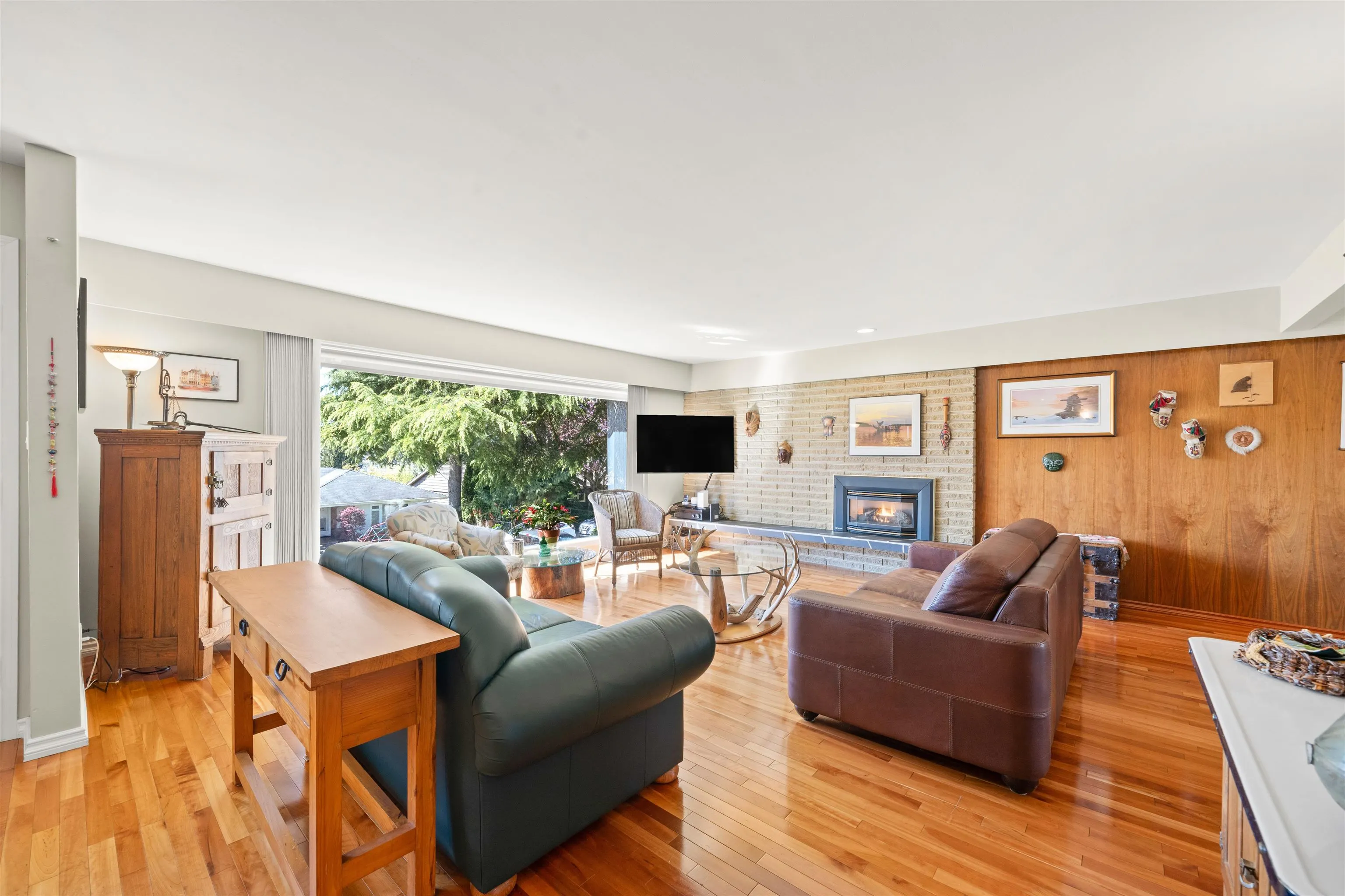 83 Mott Crescent