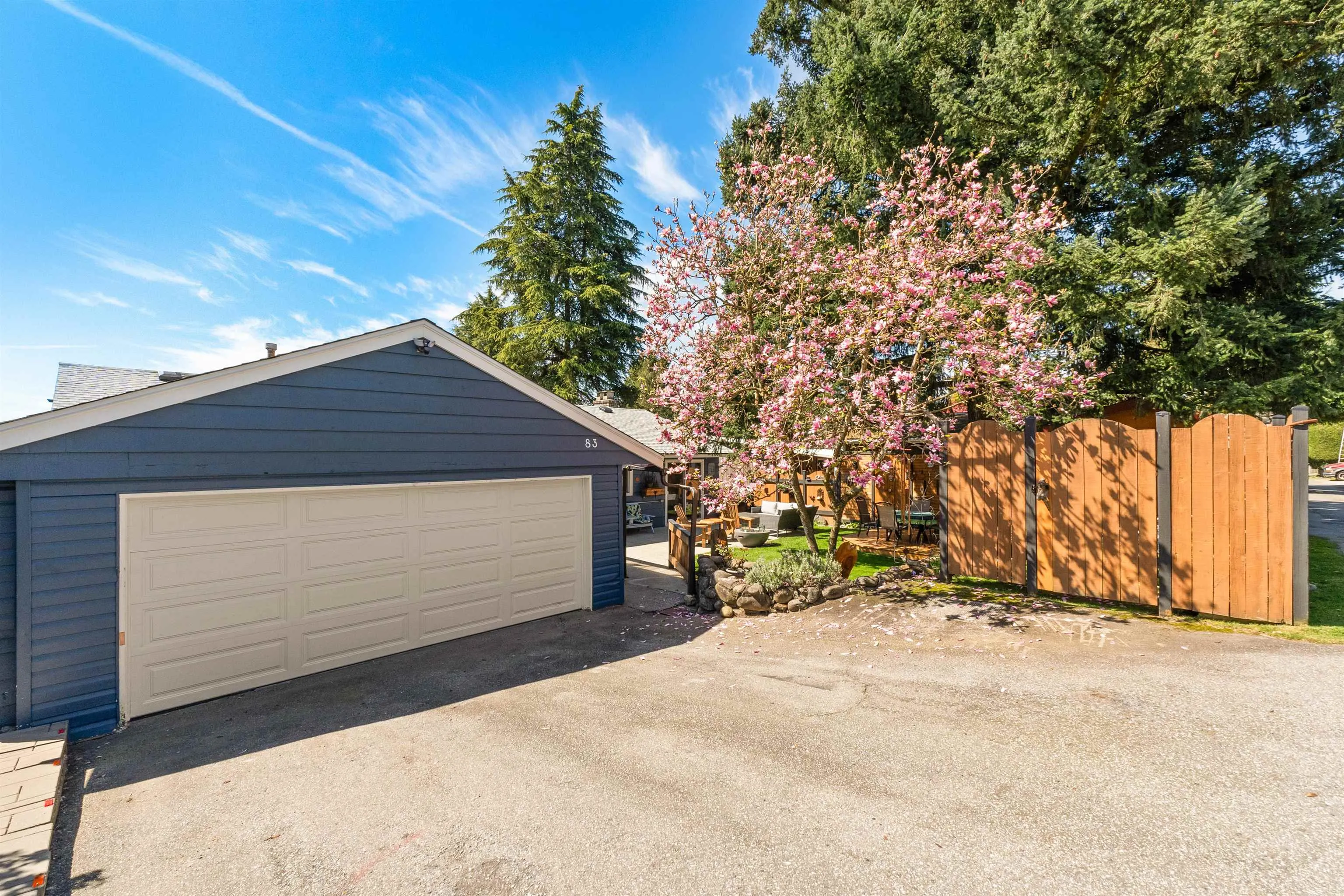 83 Mott Crescent