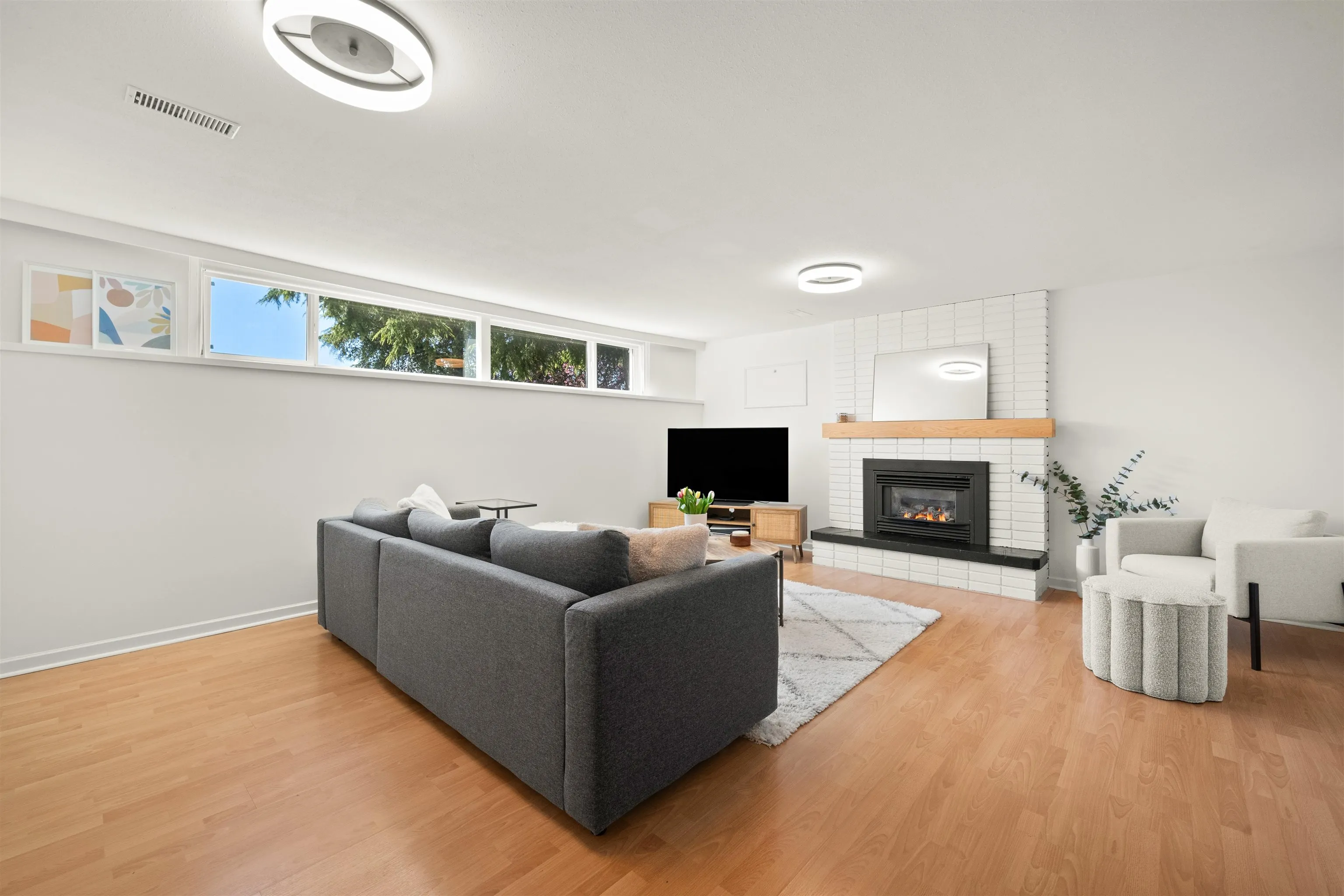 83 Mott Crescent