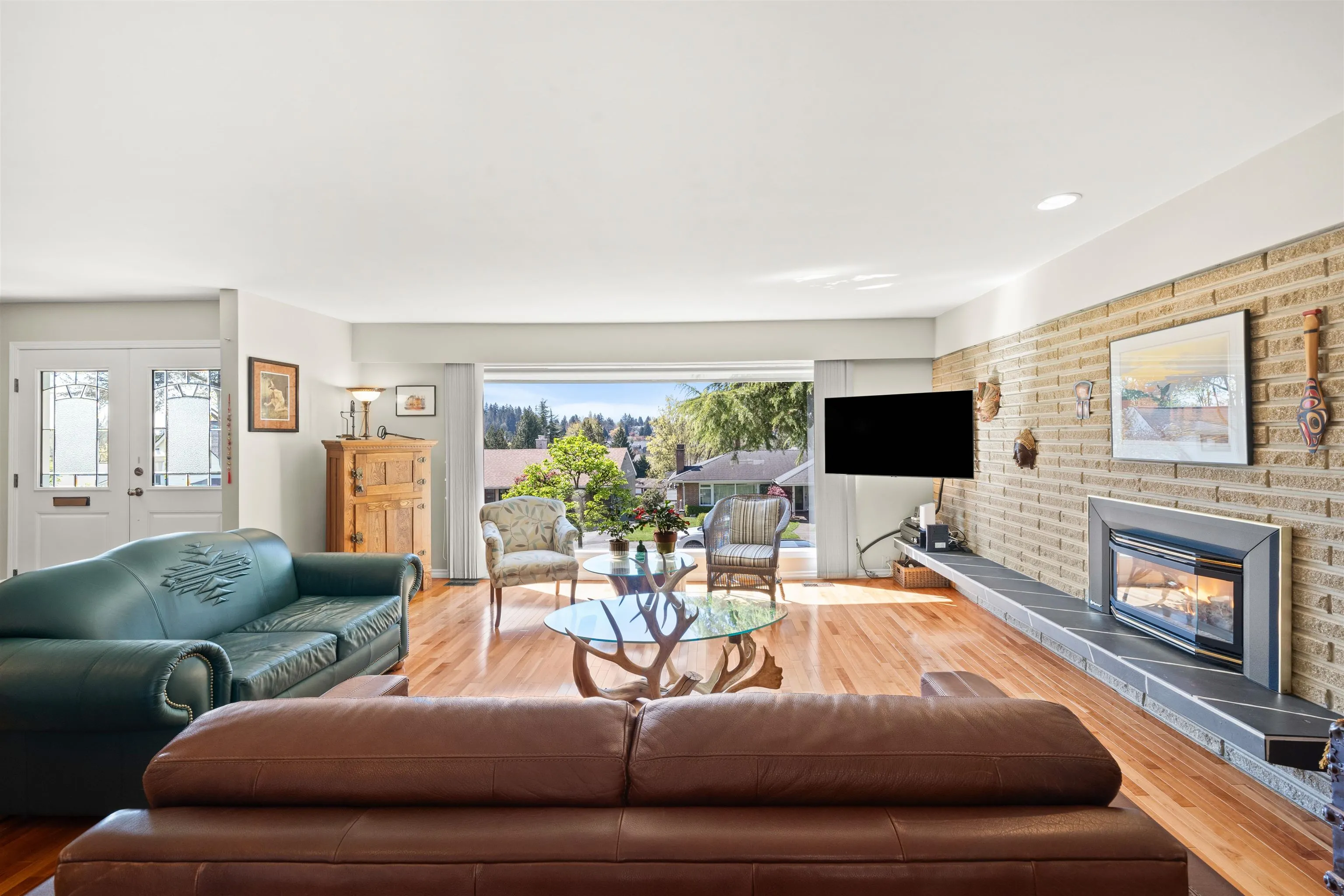 83 Mott Crescent