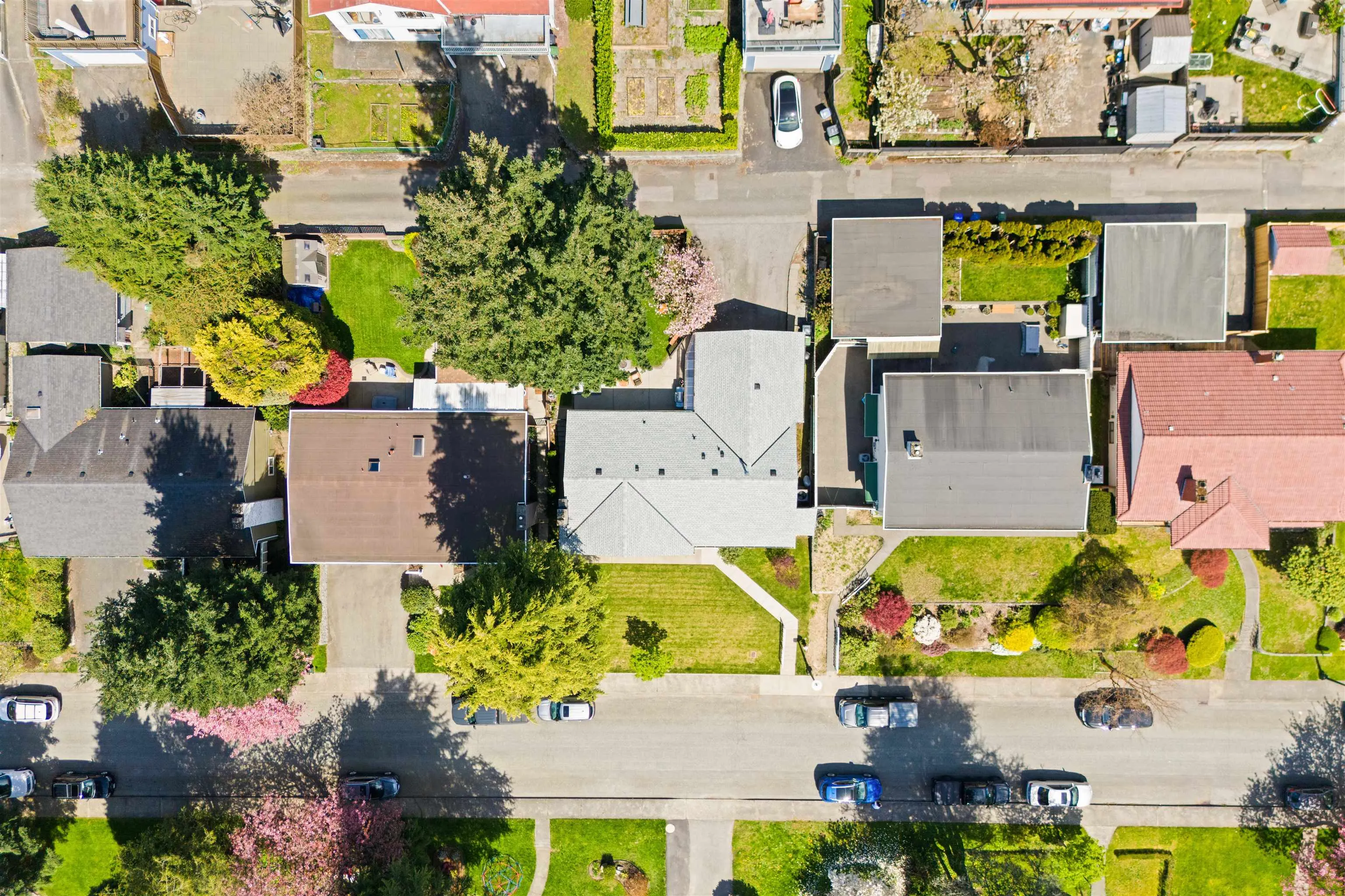 83 Mott Crescent