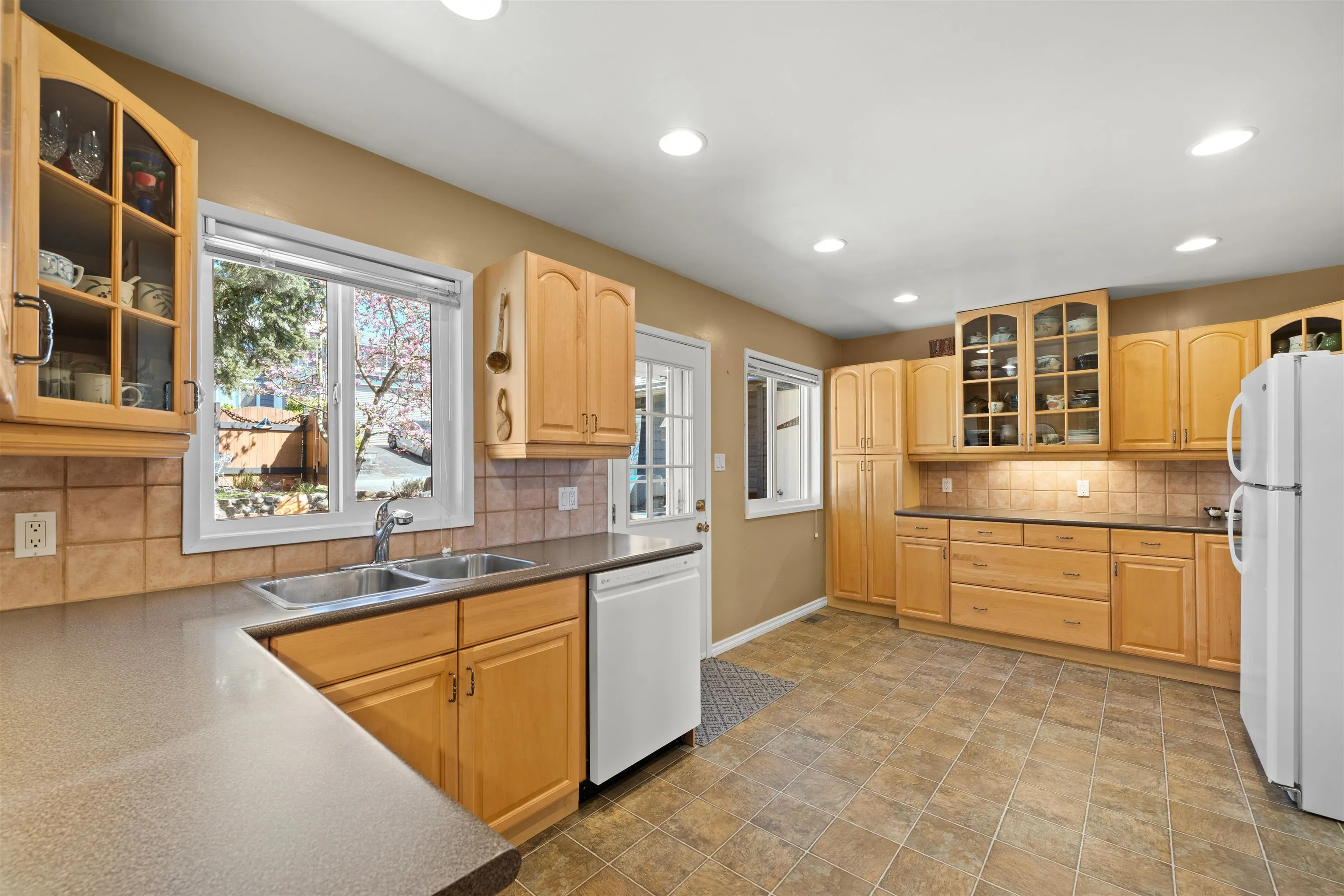 83 Mott Crescent
