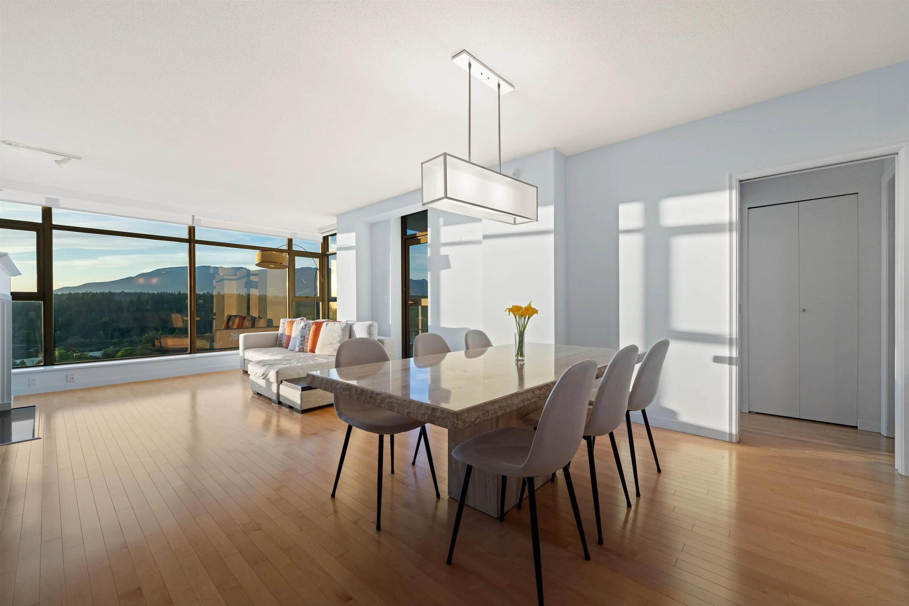 1404 1790 Bayshore Drive
