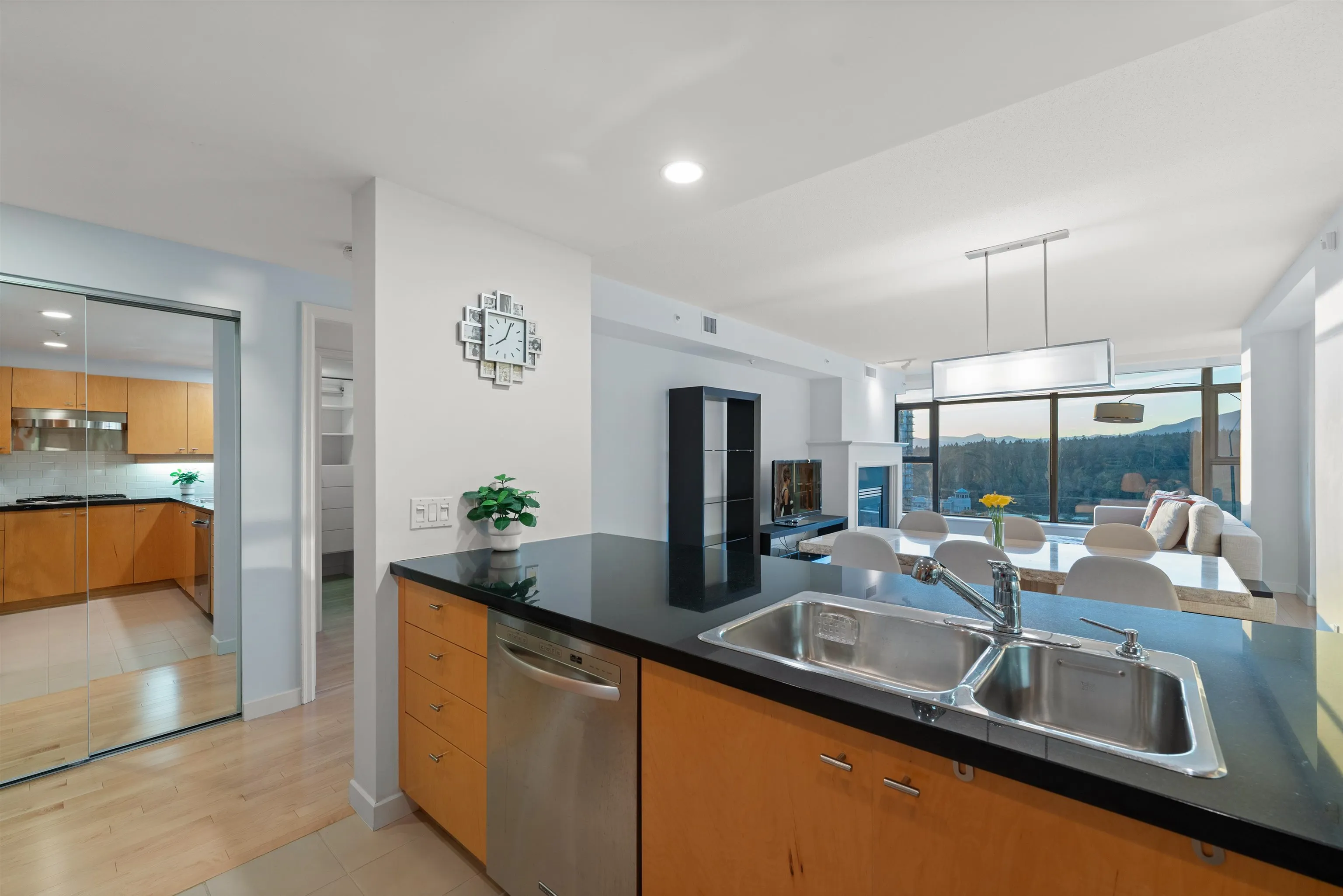 1404 1790 Bayshore Drive