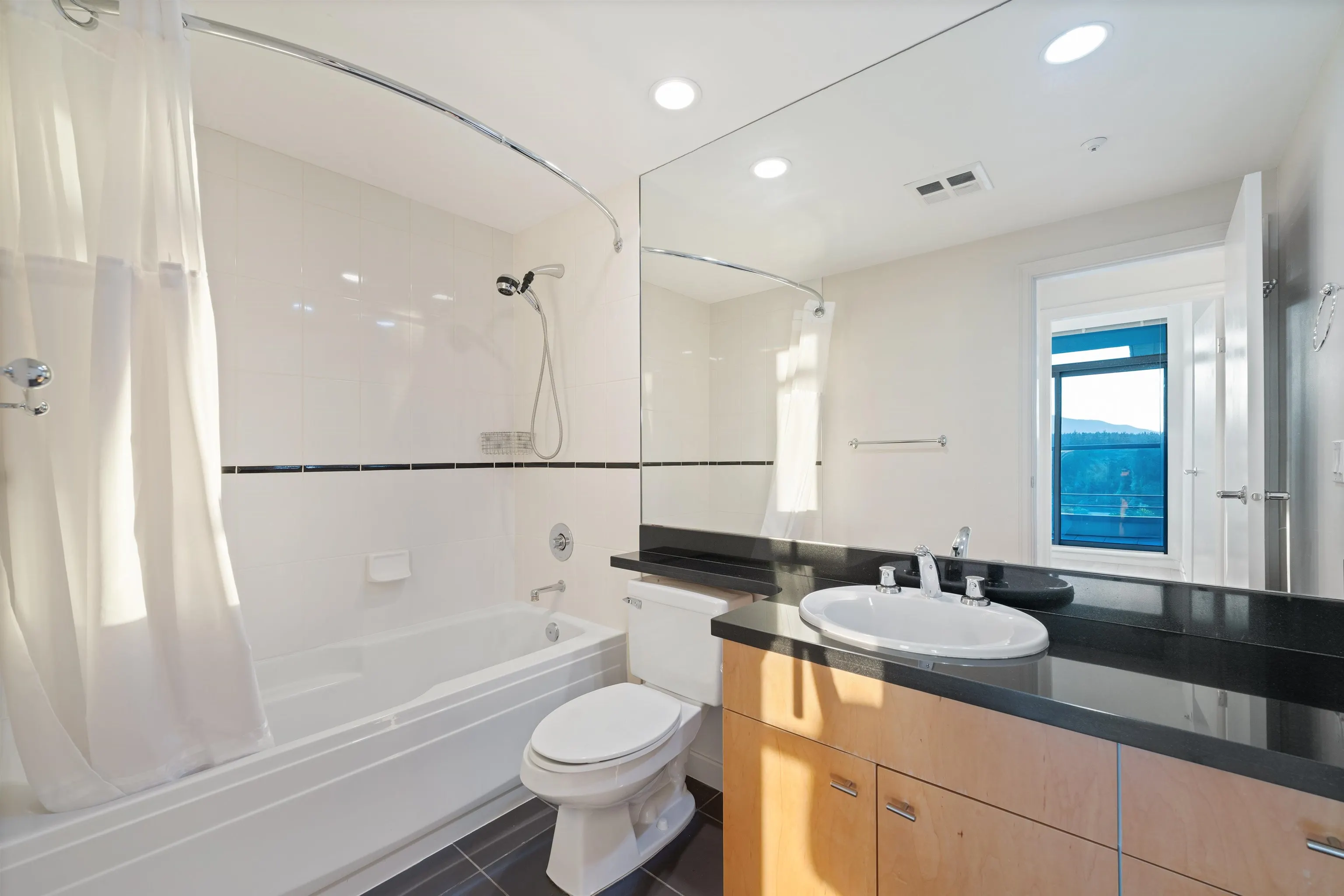 1404 1790 Bayshore Drive